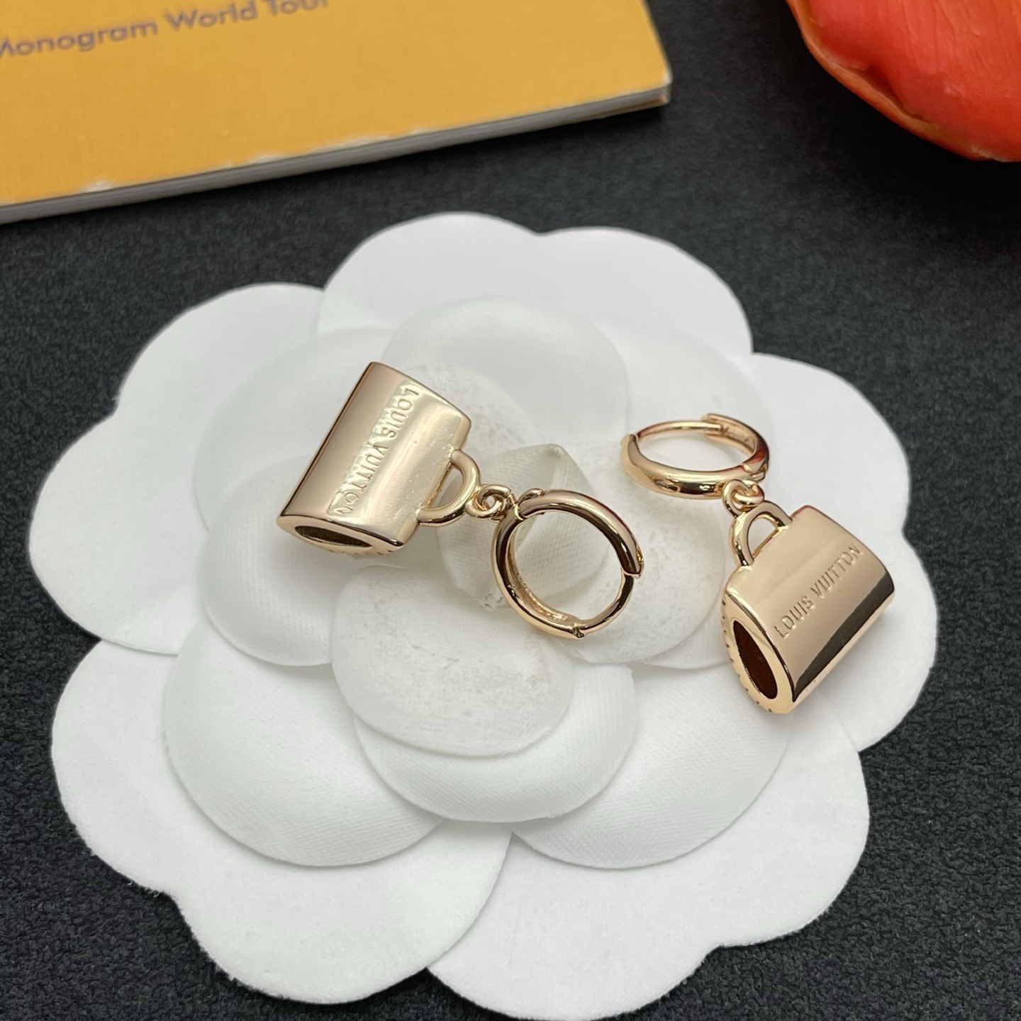 LV彩色手袋吊墜耳環 高仿精品琺瑯圓環造型｜歐美奢侈品精品推薦