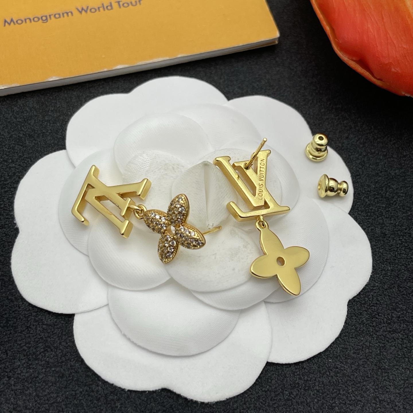 LV經典花形吊墜耳環 高仿精品鑲鑽設計款｜歐美奢侈品精品推薦