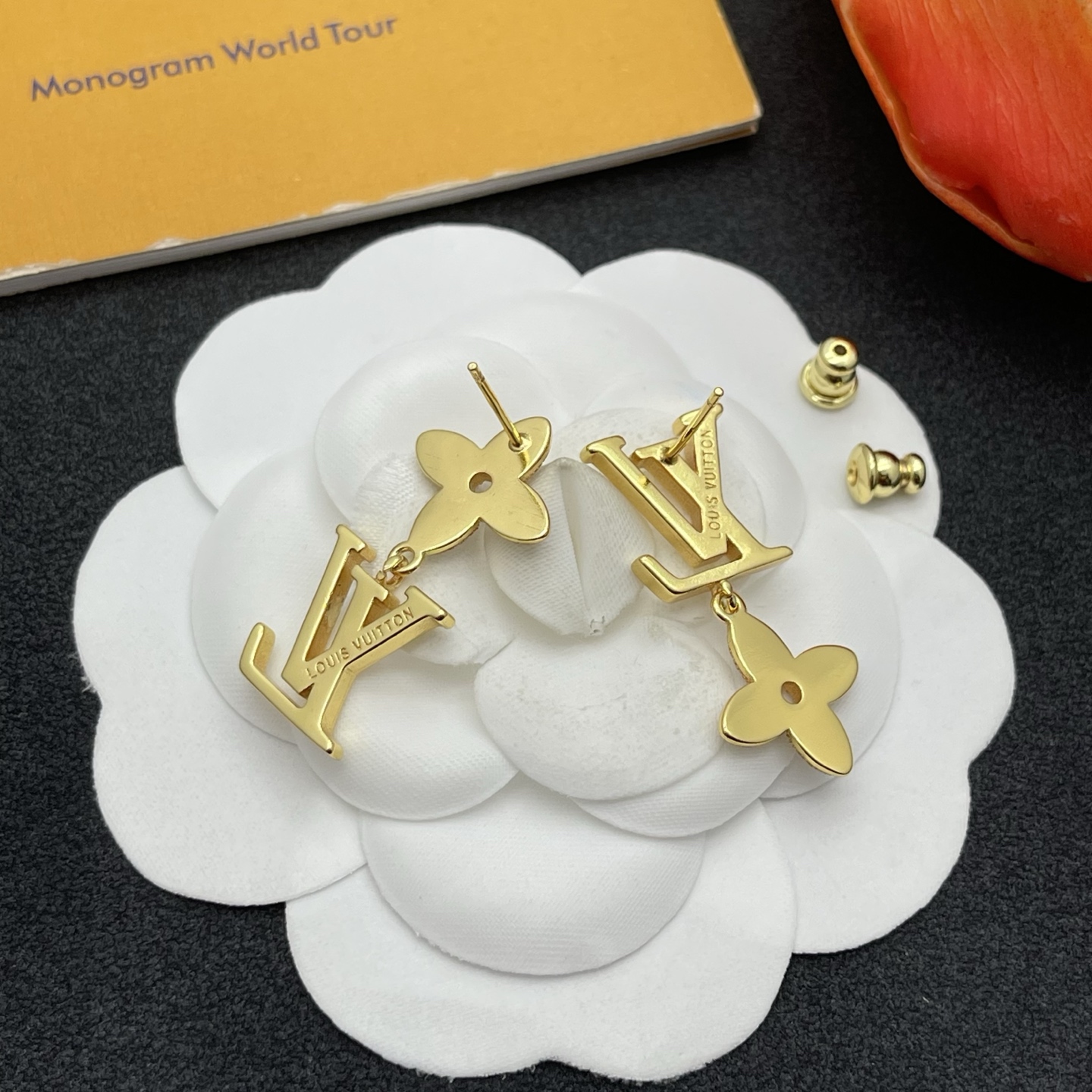 LV經典花形吊墜耳環 高仿精品鑲鑽設計款｜歐美奢侈品精品推薦