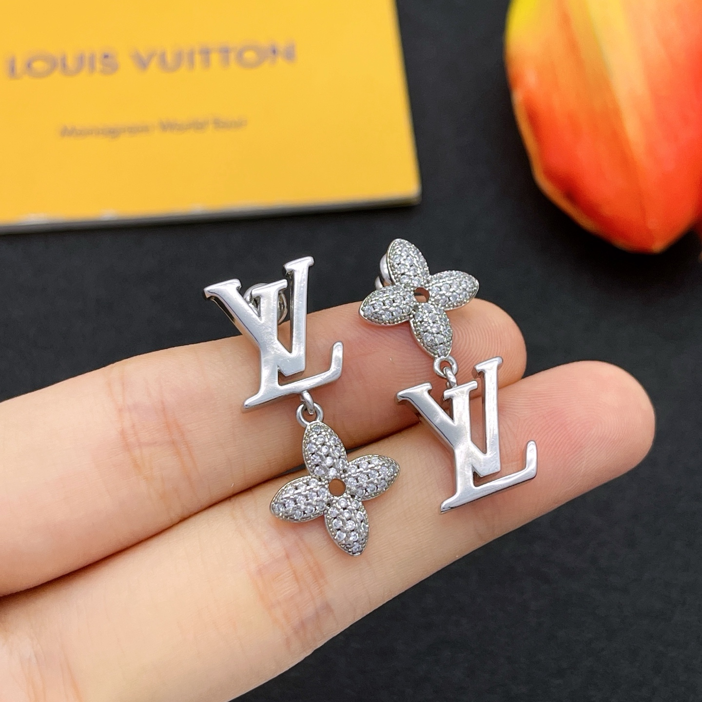 LV銀色花形吊墜耳環 一比一精品設計款｜歐美奢侈品精品推薦