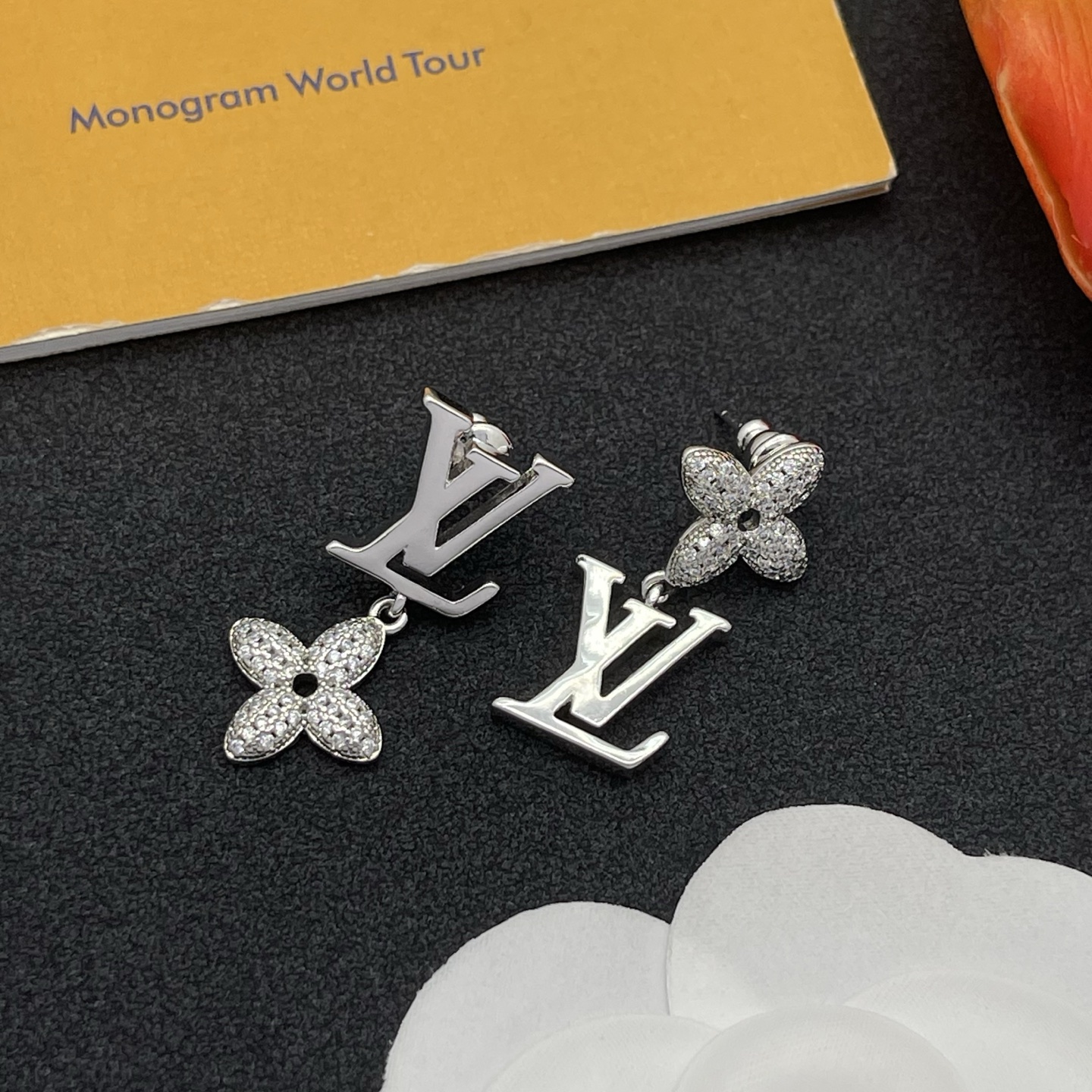 LV銀色花形吊墜耳環 一比一精品設計款｜歐美奢侈品精品推薦