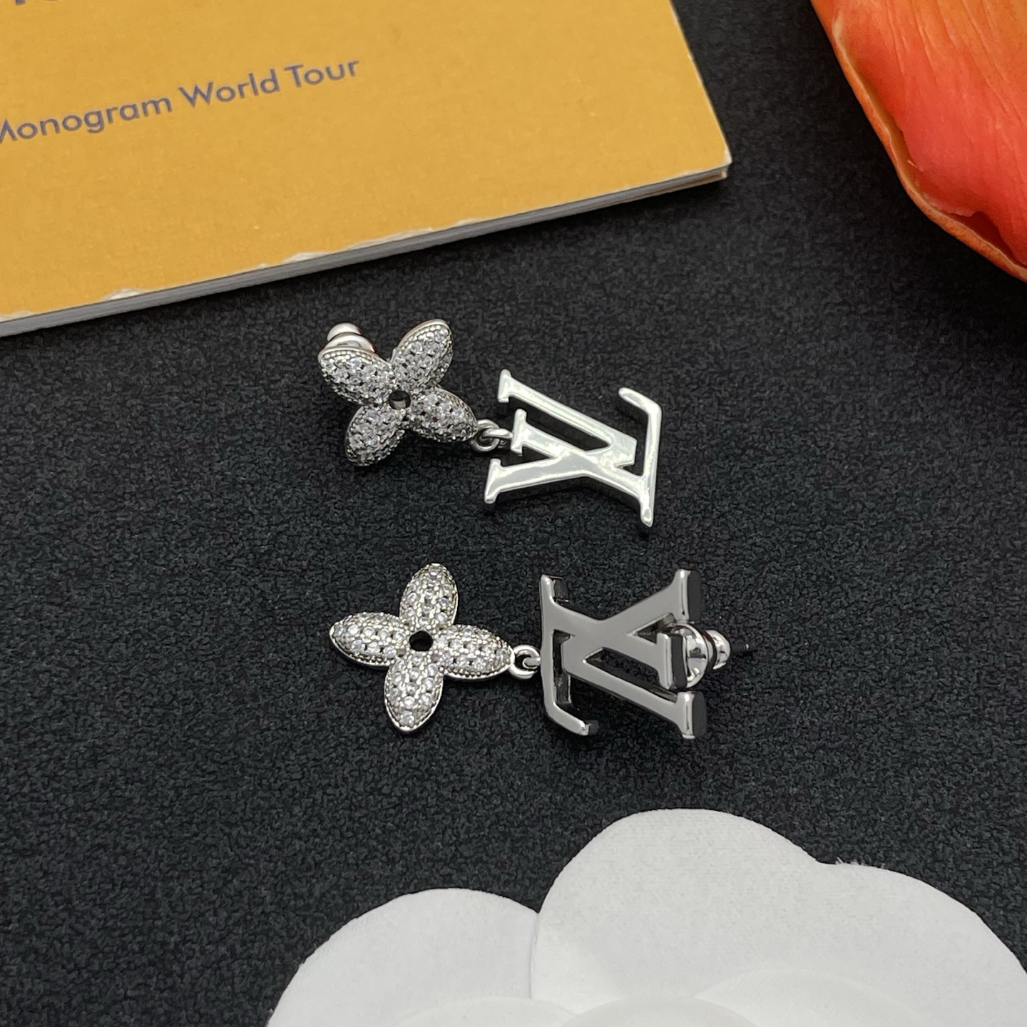 LV銀色花形吊墜耳環 一比一精品設計款｜歐美奢侈品精品推薦