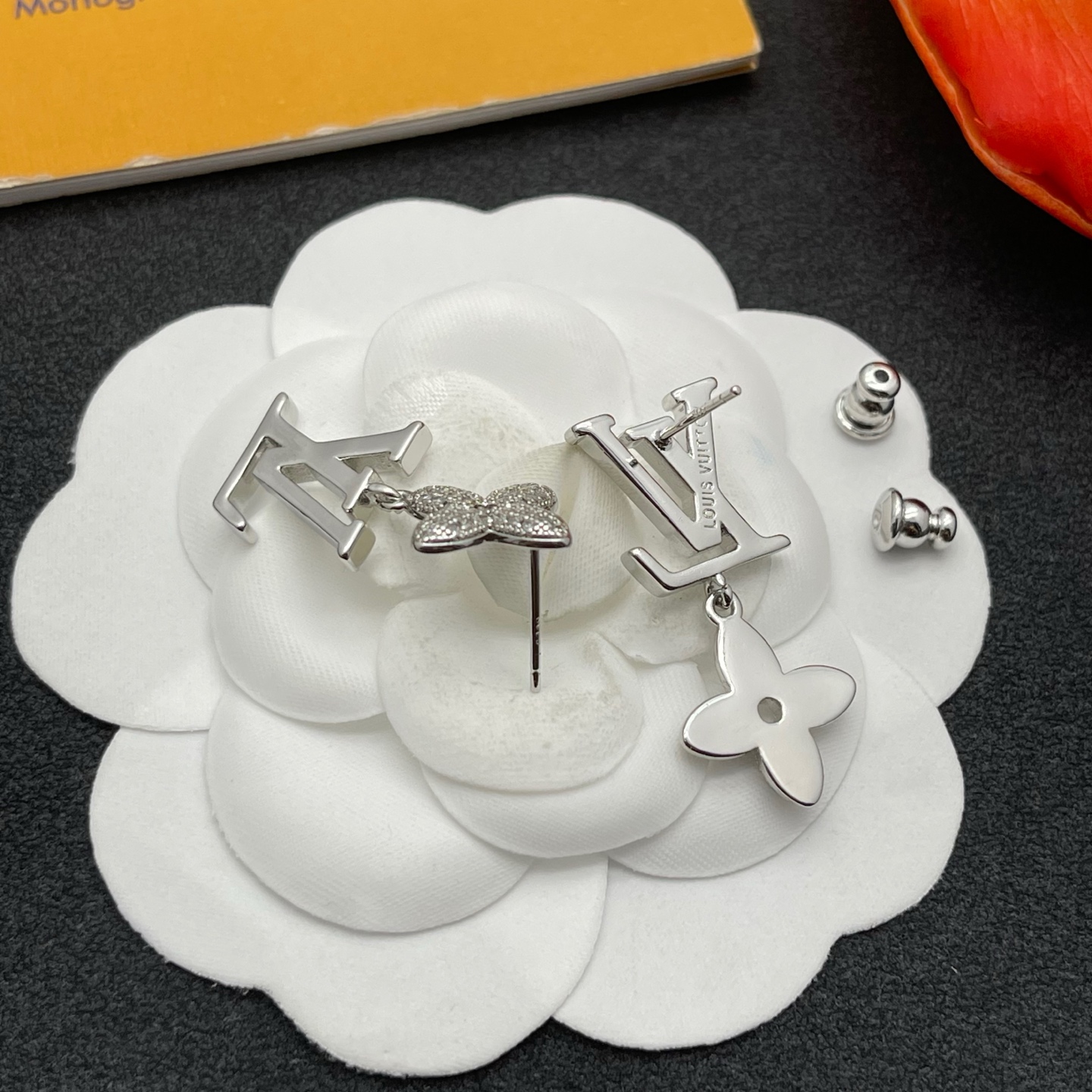 LV銀色花形吊墜耳環 一比一精品設計款｜歐美奢侈品精品推薦