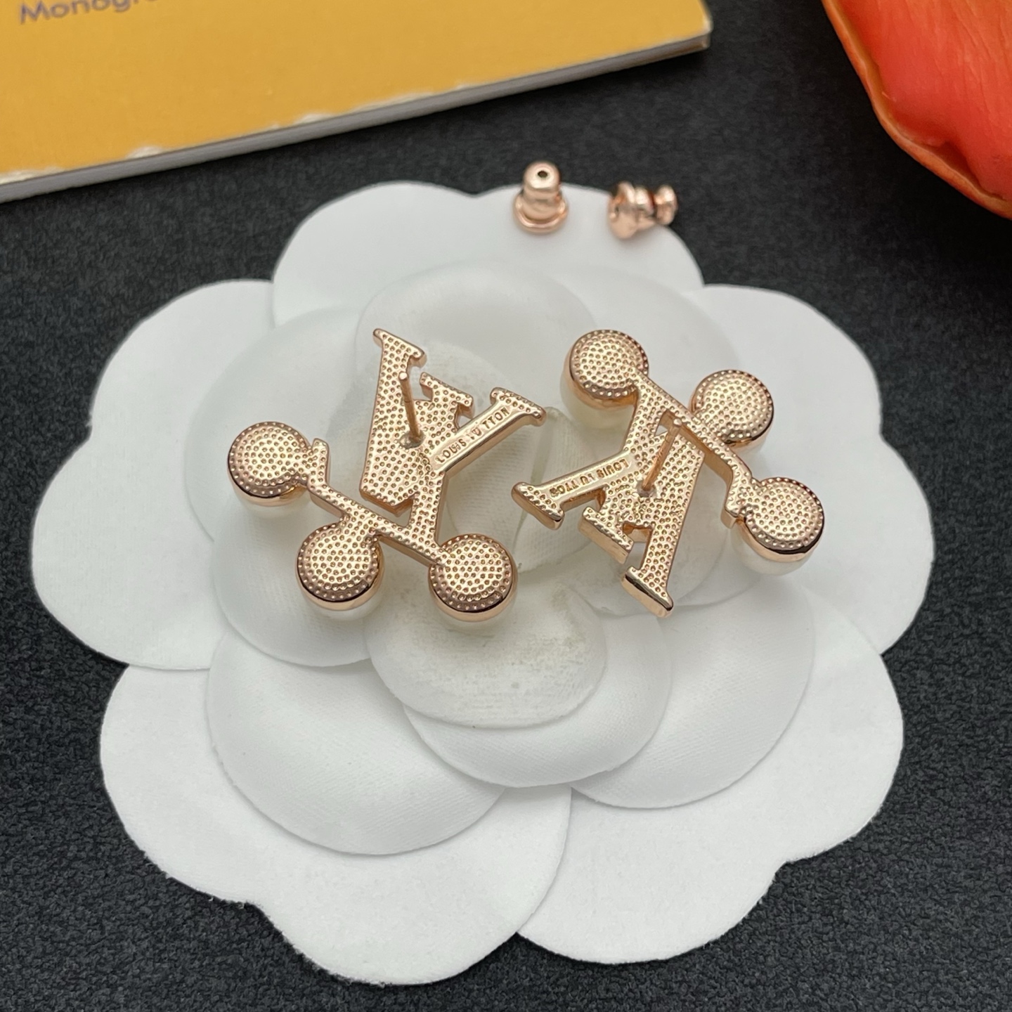 LV珍珠鑲鑽耳環 高仿玫瑰金精品設計｜歐美奢侈品精品推薦