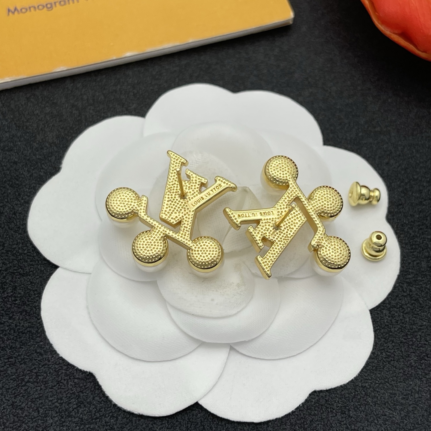 LV珍珠鑲鑽耳環 A貨精品金色奢華款｜歐美奢侈品精品推薦