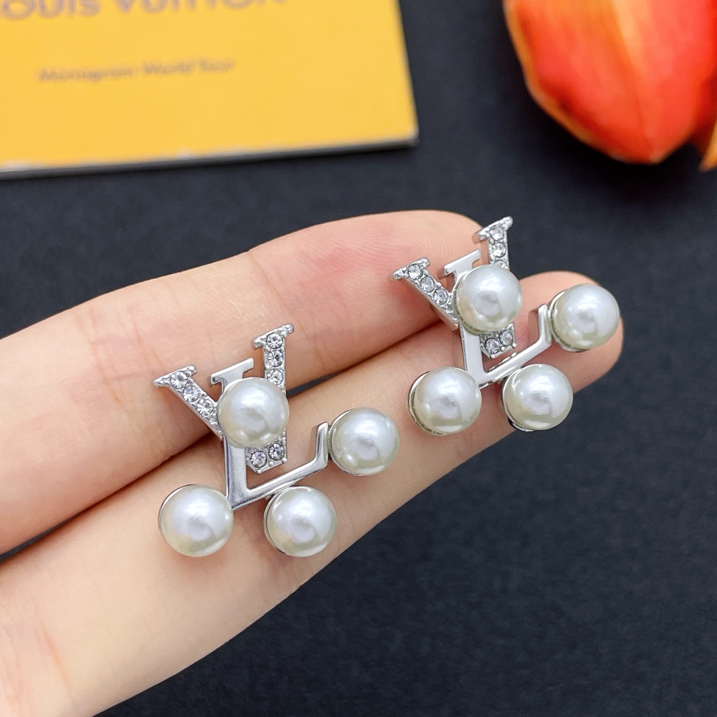 LV珍珠耳環 原單銀色鑲鑽設計款｜歐美奢侈品精品推薦