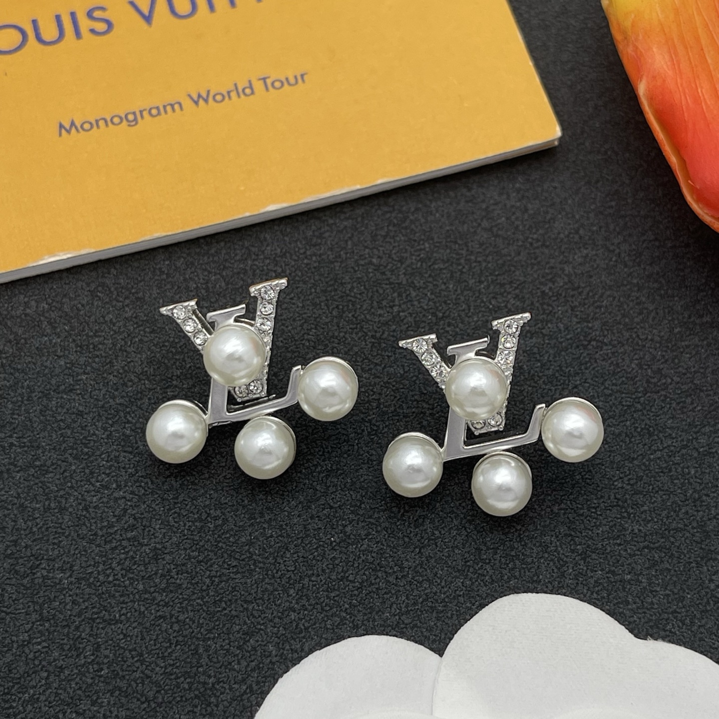 LV珍珠耳環 原單銀色鑲鑽設計款｜歐美奢侈品精品推薦