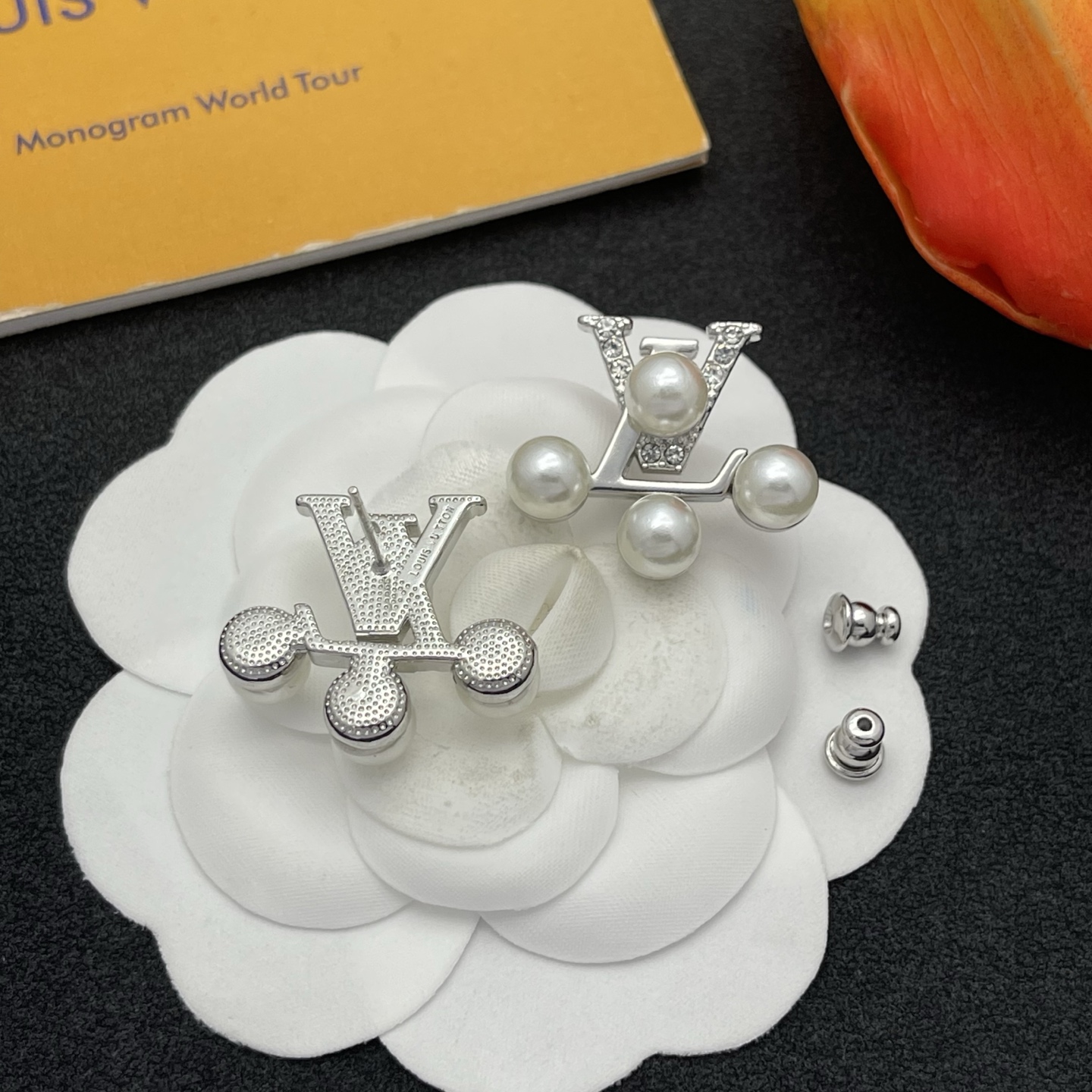 LV珍珠耳環 原單銀色鑲鑽設計款｜歐美奢侈品精品推薦