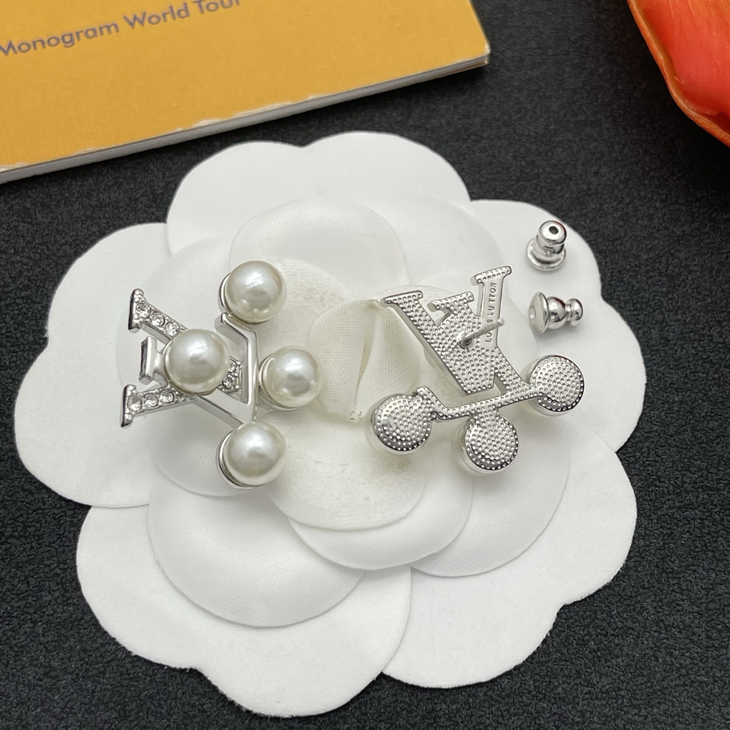 LV珍珠耳環 原單銀色鑲鑽設計款｜歐美奢侈品精品推薦