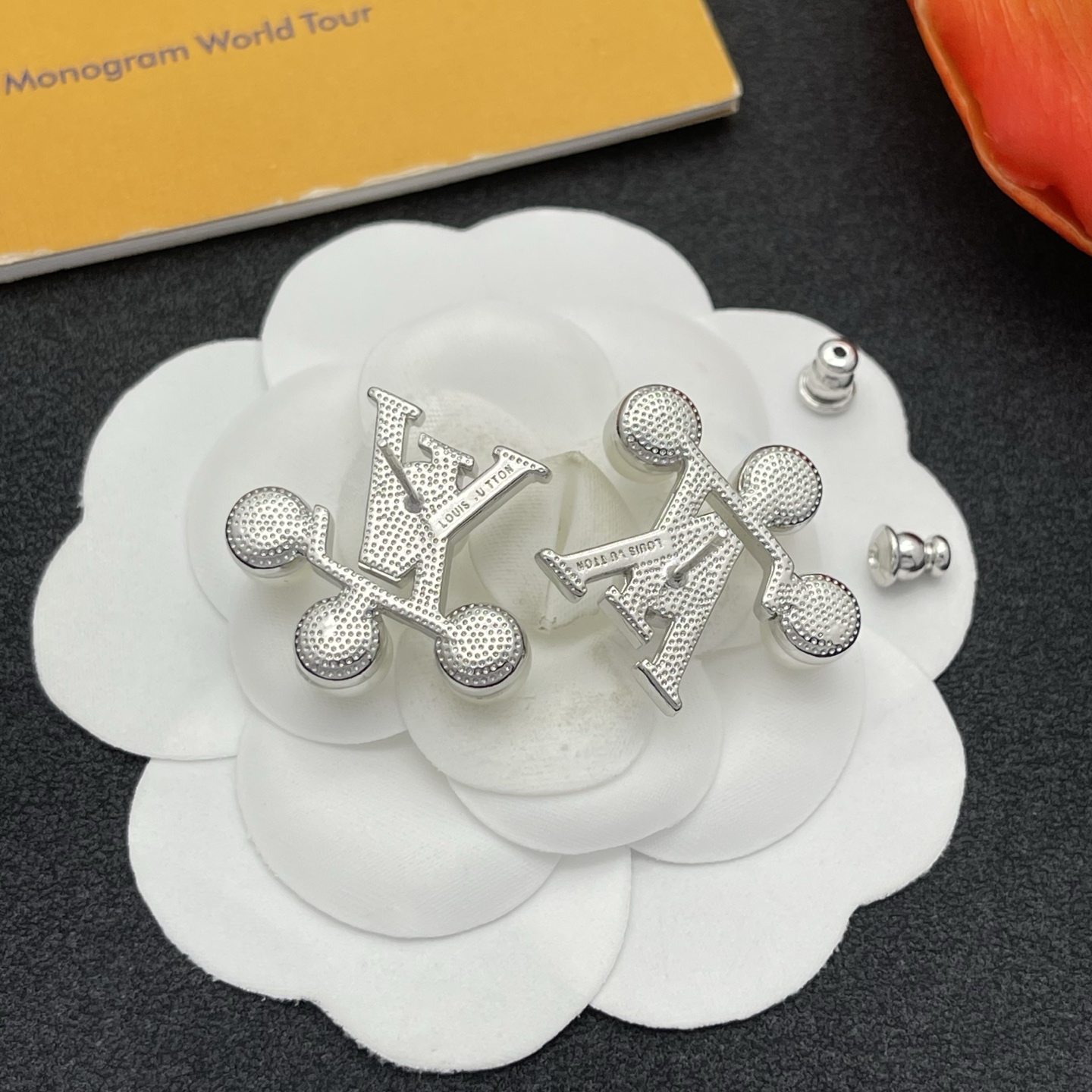 LV珍珠耳環 原單銀色鑲鑽設計款｜歐美奢侈品精品推薦