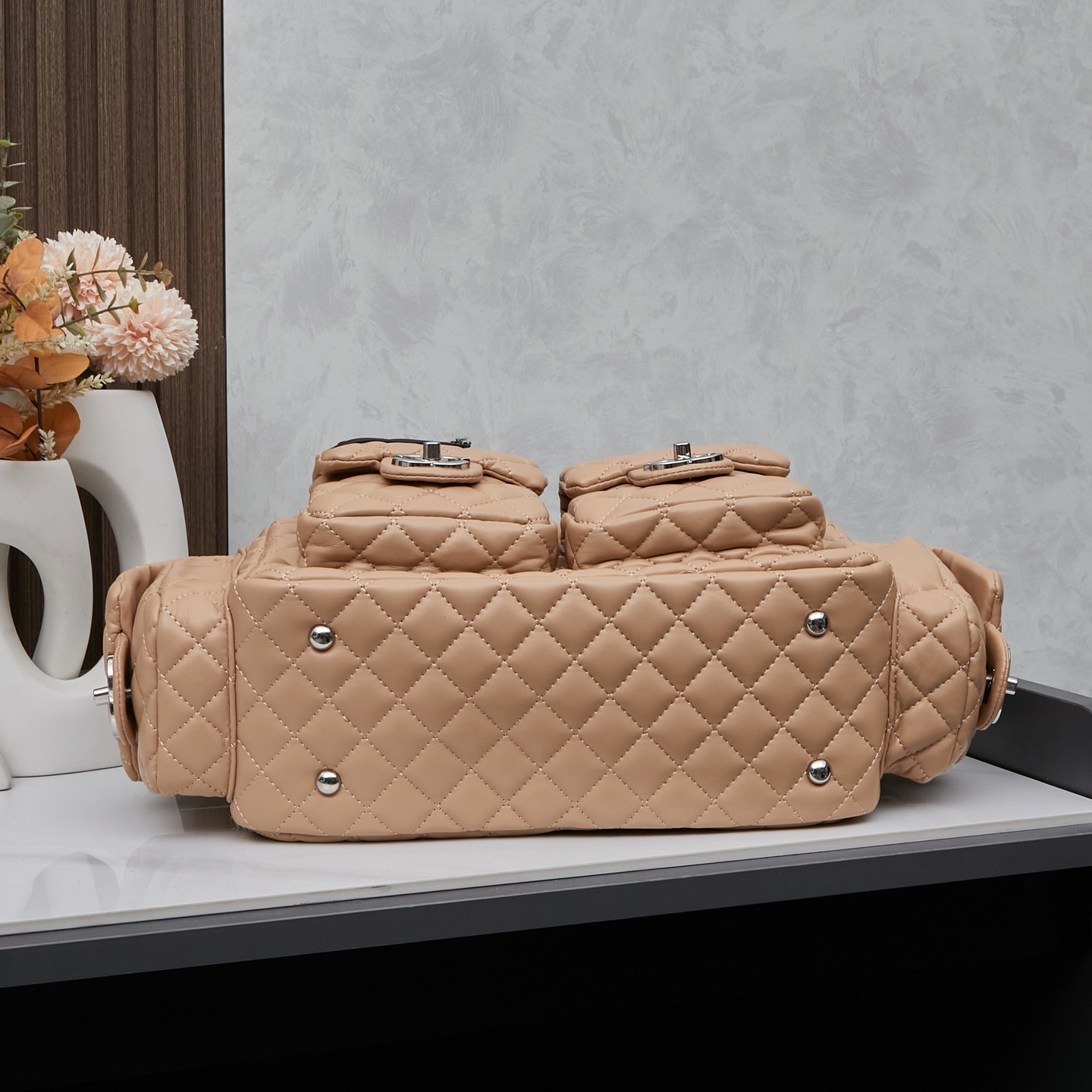 Chanel 高仿 女款多口袋手提包 實用輕盈日常百搭設計 2025人氣推薦｜歐美奢侈品精品推薦