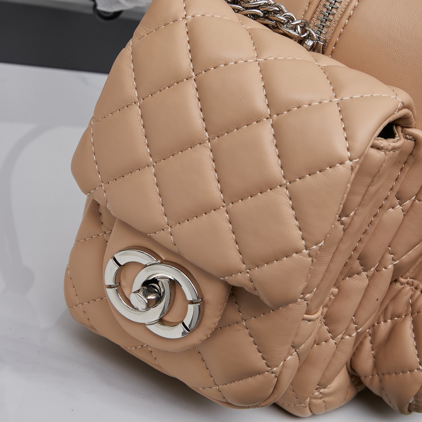 Chanel 高仿 女款多口袋手提包 實用輕盈日常百搭設計 2025人氣推薦｜歐美奢侈品精品推薦