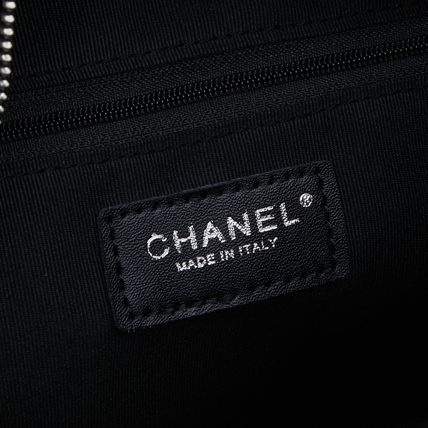 Chanel 高仿 女款黑色立體Logo多口袋單肩包 氣場滿分百搭款｜歐美奢侈品精品推薦