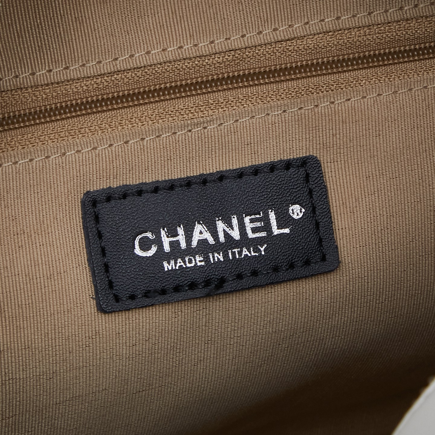 Chanel 高仿 白色經典菱格多口袋肩背包 極簡高級風2025必收｜歐美奢侈品精品推薦