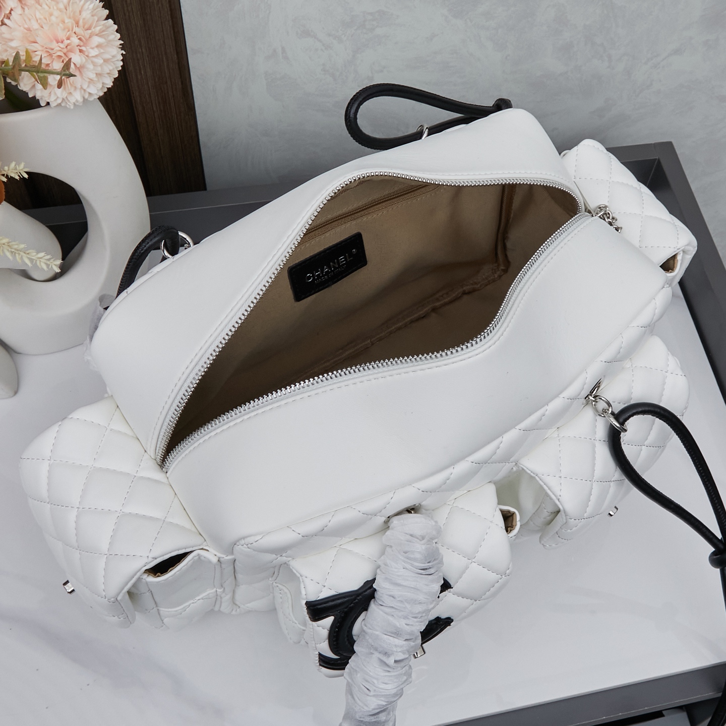 Chanel 高仿 白色經典菱格多口袋肩背包 極簡高級風2025必收｜歐美奢侈品精品推薦