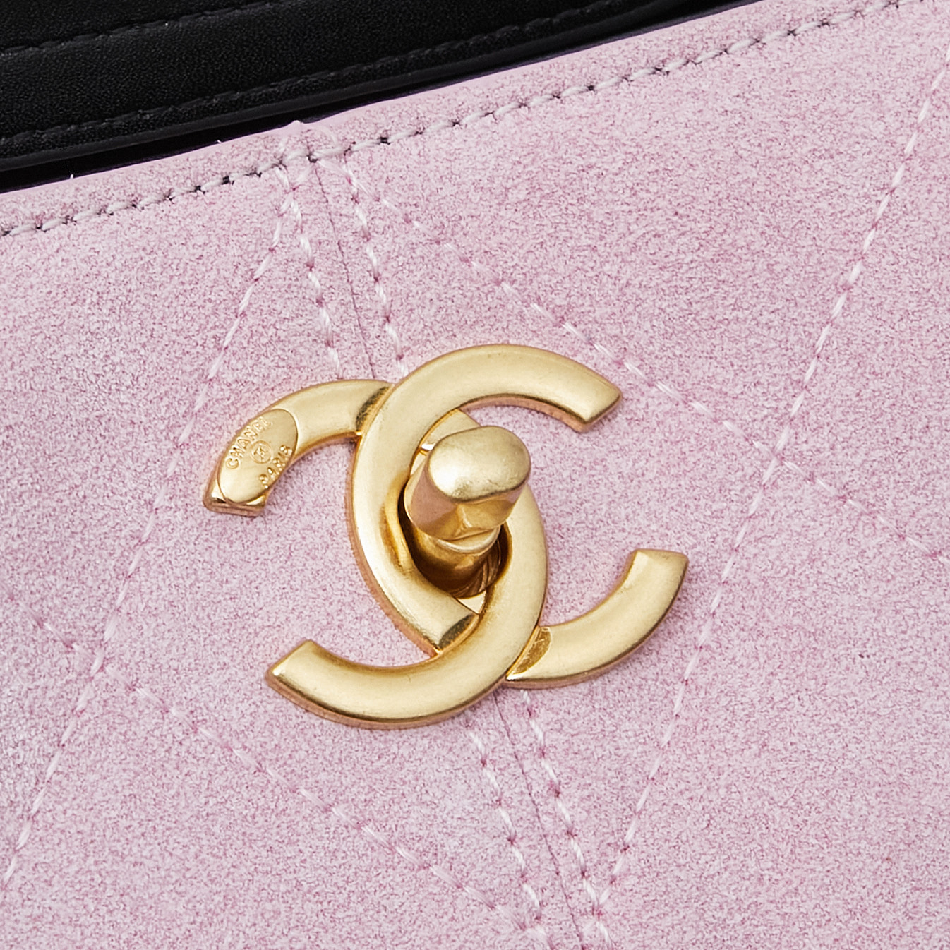Chanel 高仿 女款雙色大容量肩背包 柔霧粉搭配黑色底部 2025輕奢風｜歐美奢侈品精品推薦