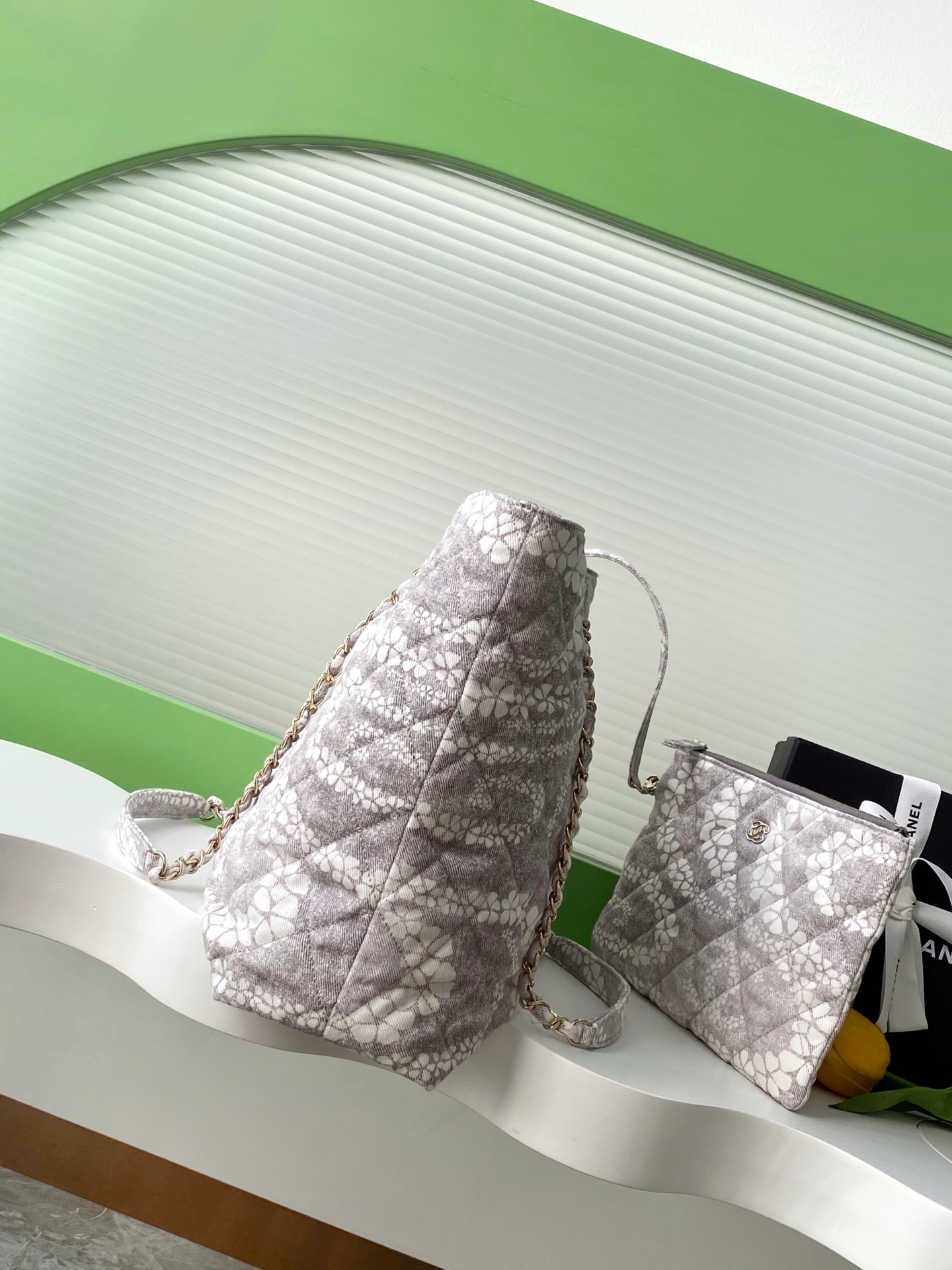 CHANEL 高仿女士灰色托特包 花紋造型氣質百搭 大容量通勤托特設計感款｜歐美奢侈品精品推薦