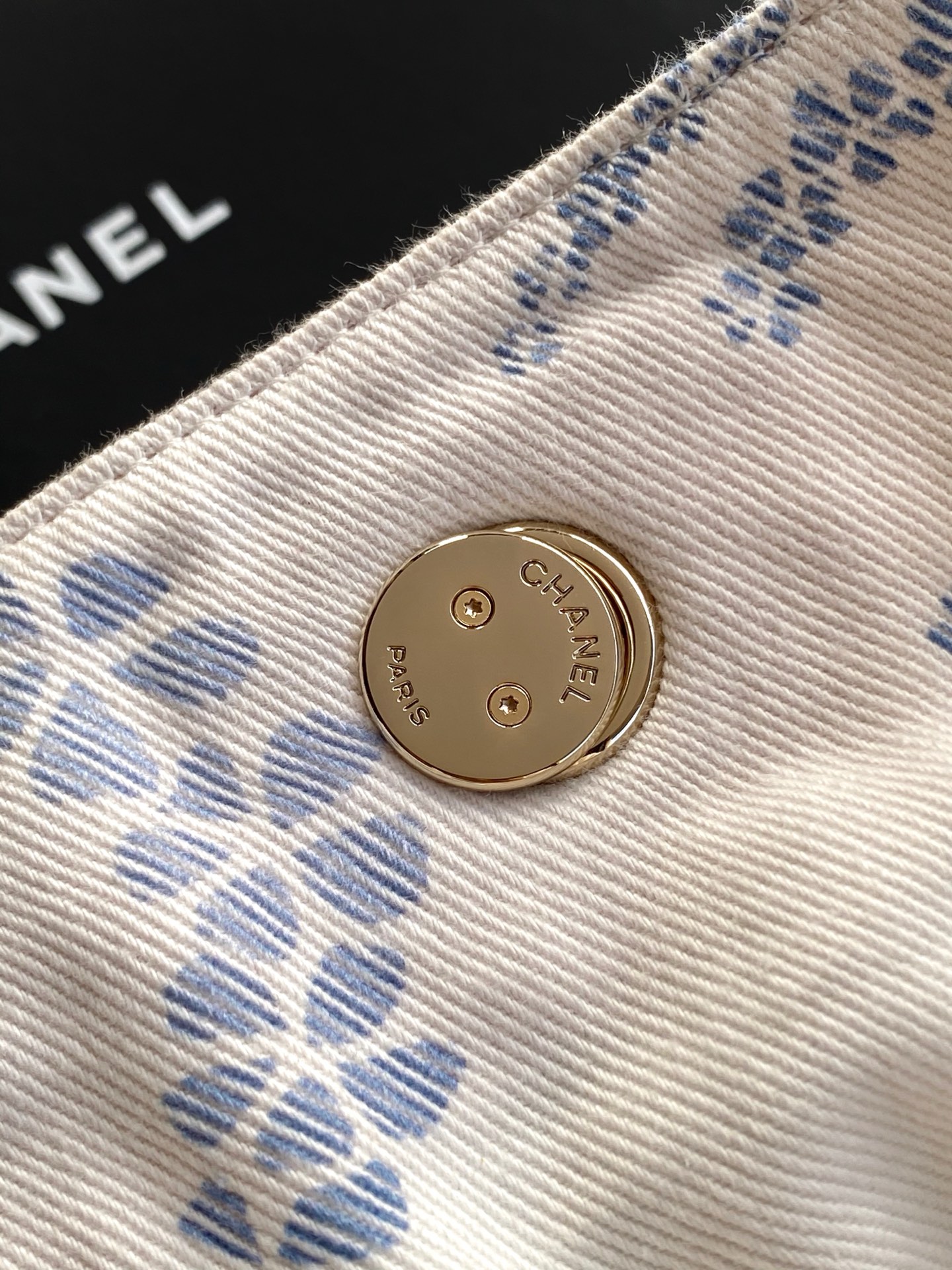 CHANEL 原單女士藍白托特包 花紋質感輕奢托特 淡雅氣息通勤實用款｜歐美奢侈品精品推薦