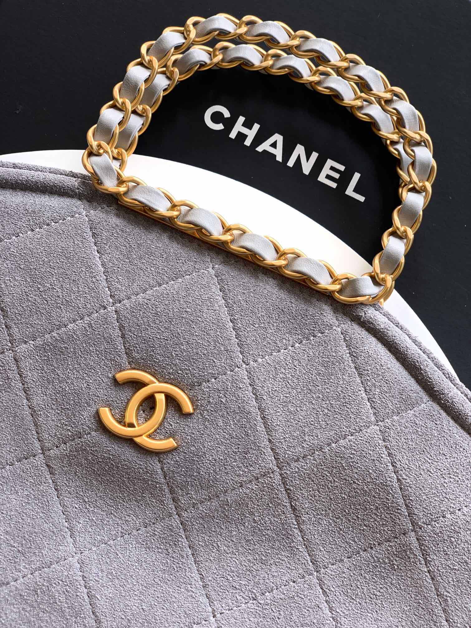 CHANEL A貨女士灰色絨面鏈條包 氣質溫柔系手提肩背兩用 經典菱格小香風款｜歐美奢侈品精品推薦