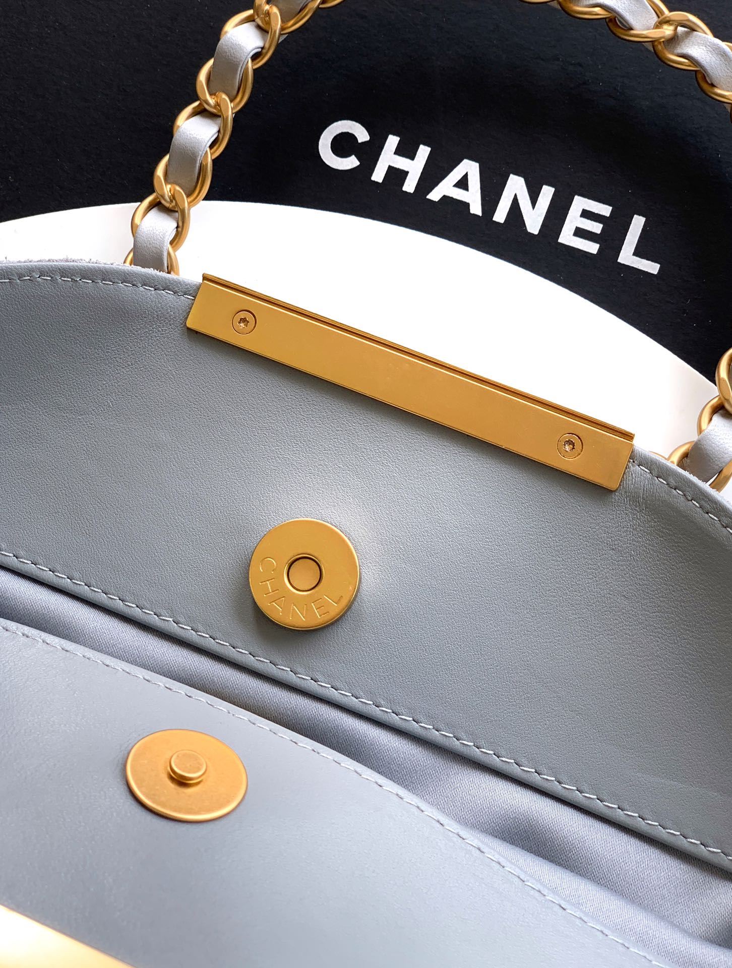 CHANEL A貨女士灰色絨面鏈條包 氣質溫柔系手提肩背兩用 經典菱格小香風款｜歐美奢侈品精品推薦