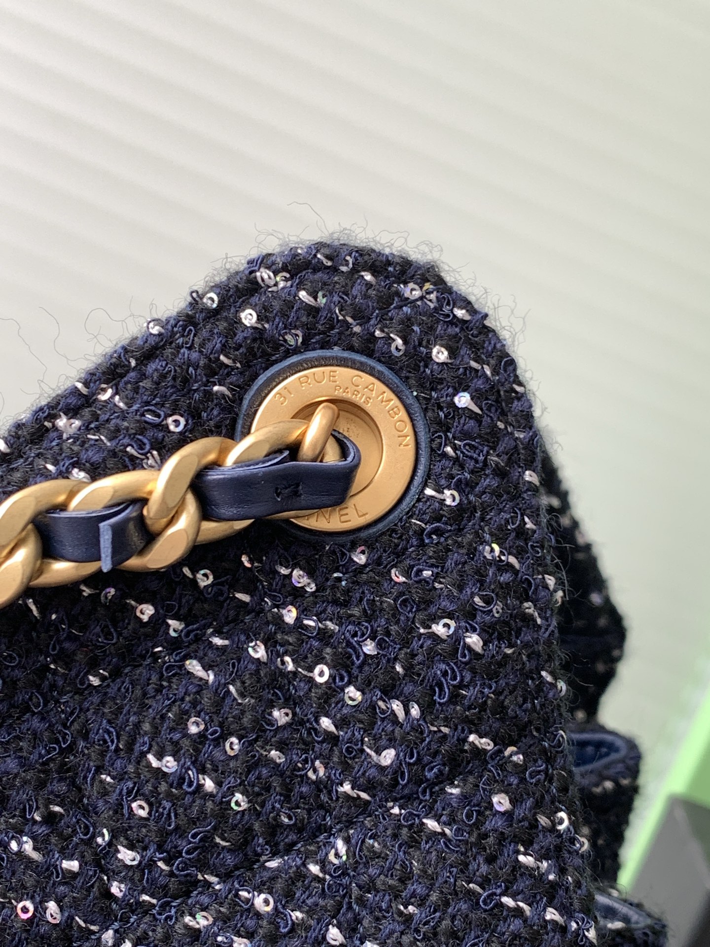 CHANEL 高仿粗花呢深藍束口包 女士鏈條肩背款 都會輕奢必備｜歐美奢侈品精品推薦