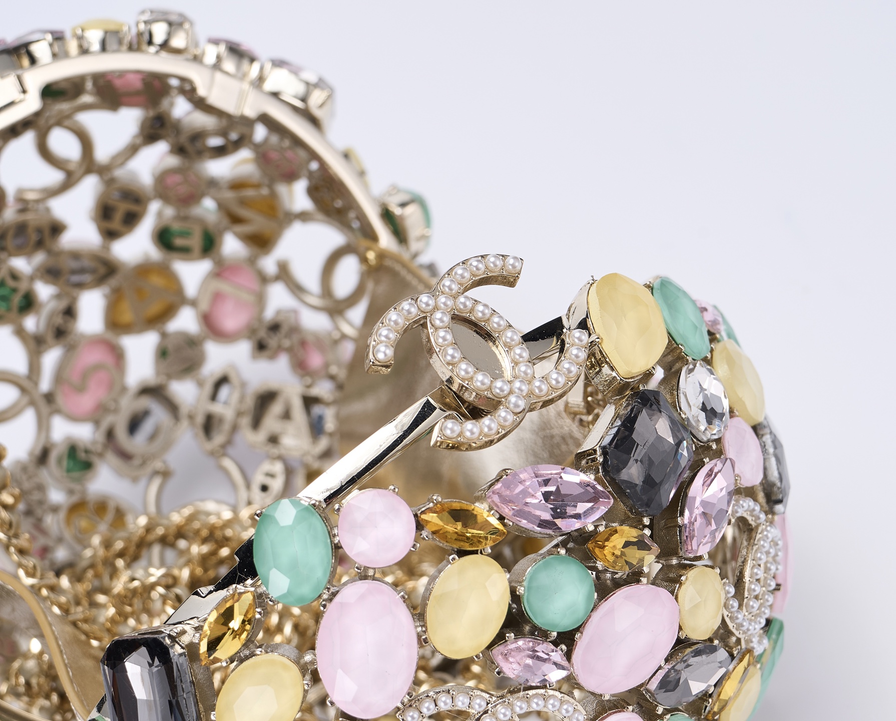 CHANEL 一比一精品珠寶球造型肩背包 女士限定創意款 亮彩璀璨｜歐美奢侈品精品推薦