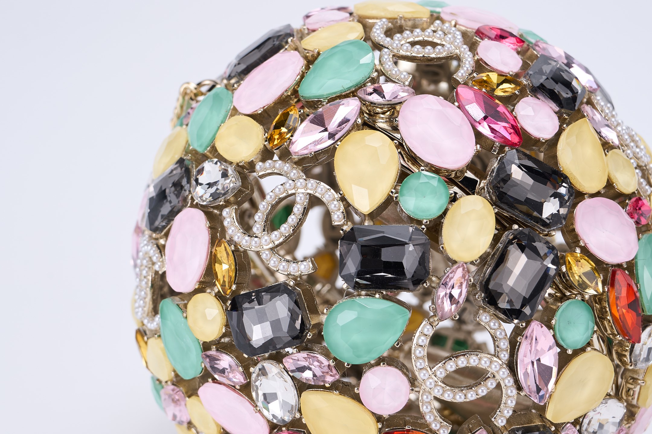 CHANEL 一比一精品珠寶球造型肩背包 女士限定創意款 亮彩璀璨｜歐美奢侈品精品推薦