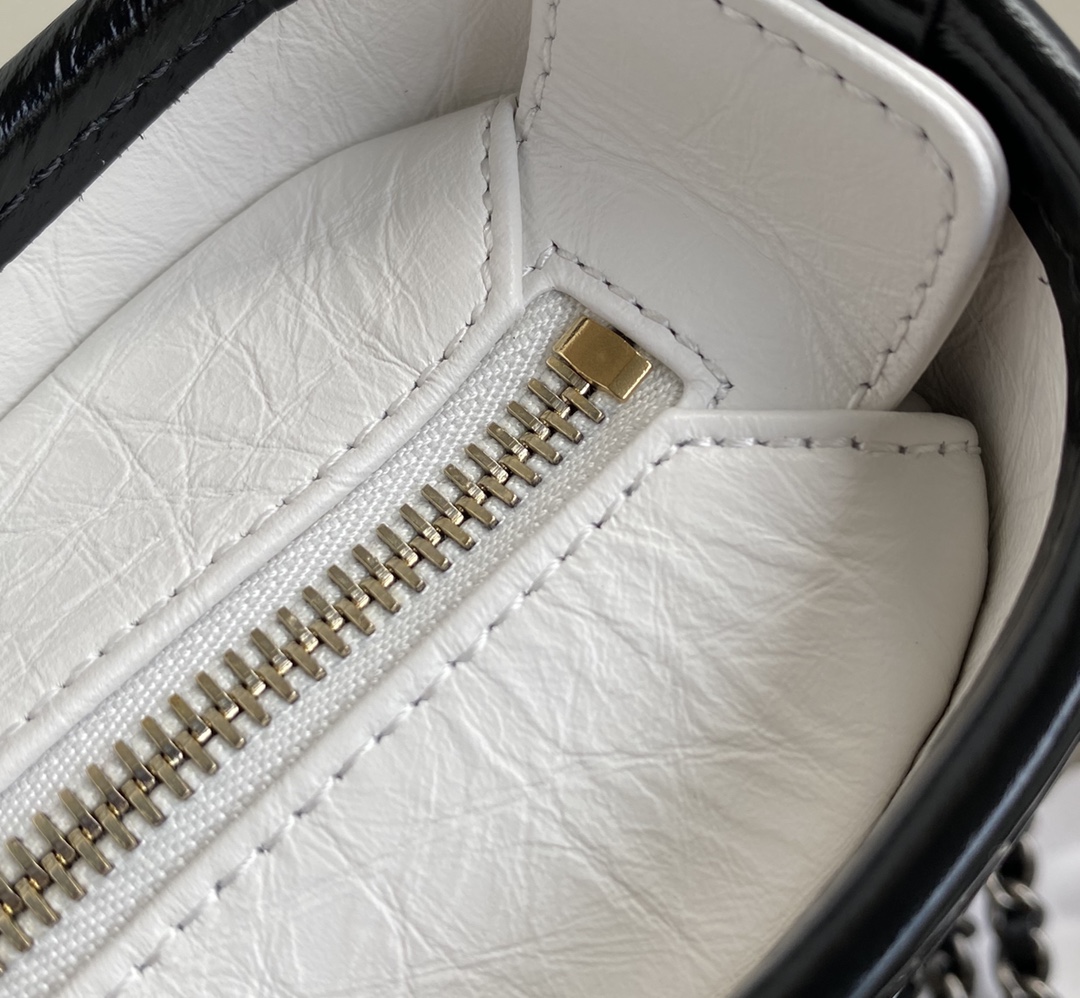 CHANEL 高仿 Gabrielle 白黑撞色相機包 女士鏈條款 俐落百搭造型｜歐美奢侈品精品推薦