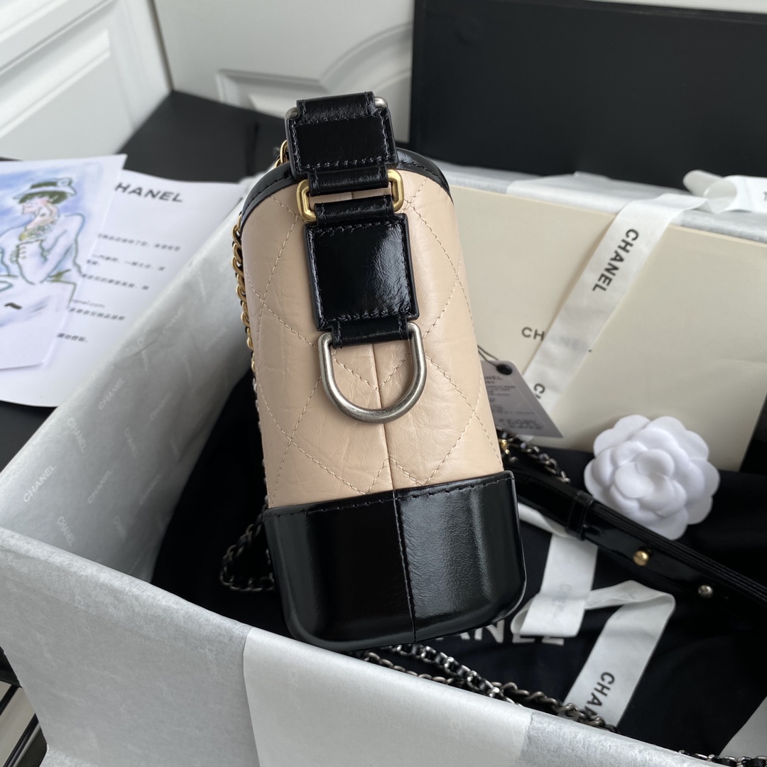 CHANEL 高仿 Gabrielle 裸色拼黑相機包 女士鏈條款 氣質輕奢首選｜歐美奢侈品精品推薦