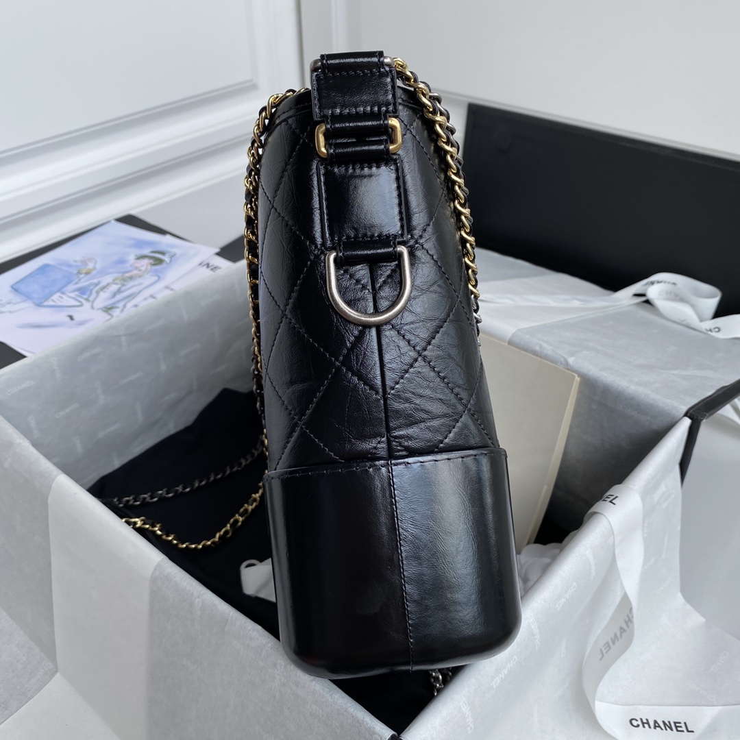 CHANEL 高仿大號 Gabrielle 全黑相機包 女士鏈條肩背款 酷黑質感百搭｜歐美奢侈品精品推薦
