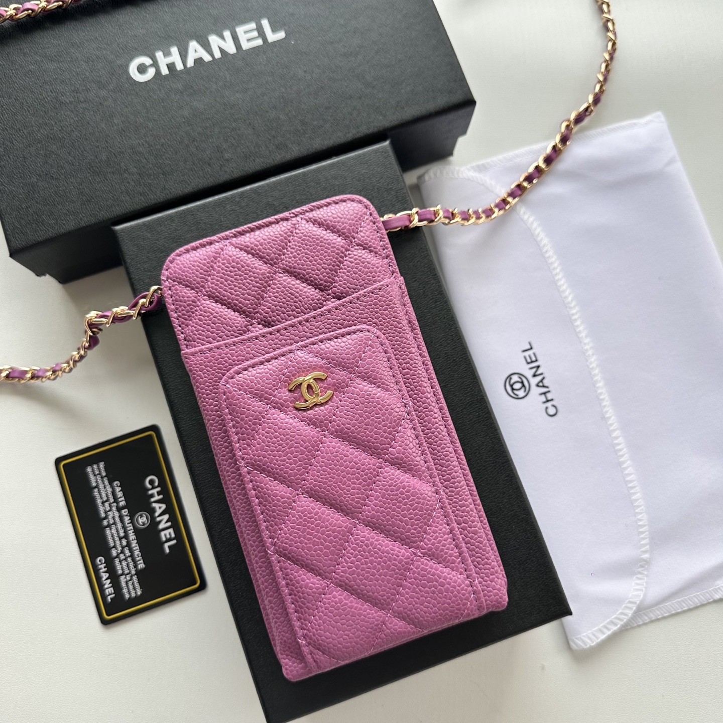 CHANEL 高仿女士菱格紋手機斜背包 粉色金鍊 氣質小包設計