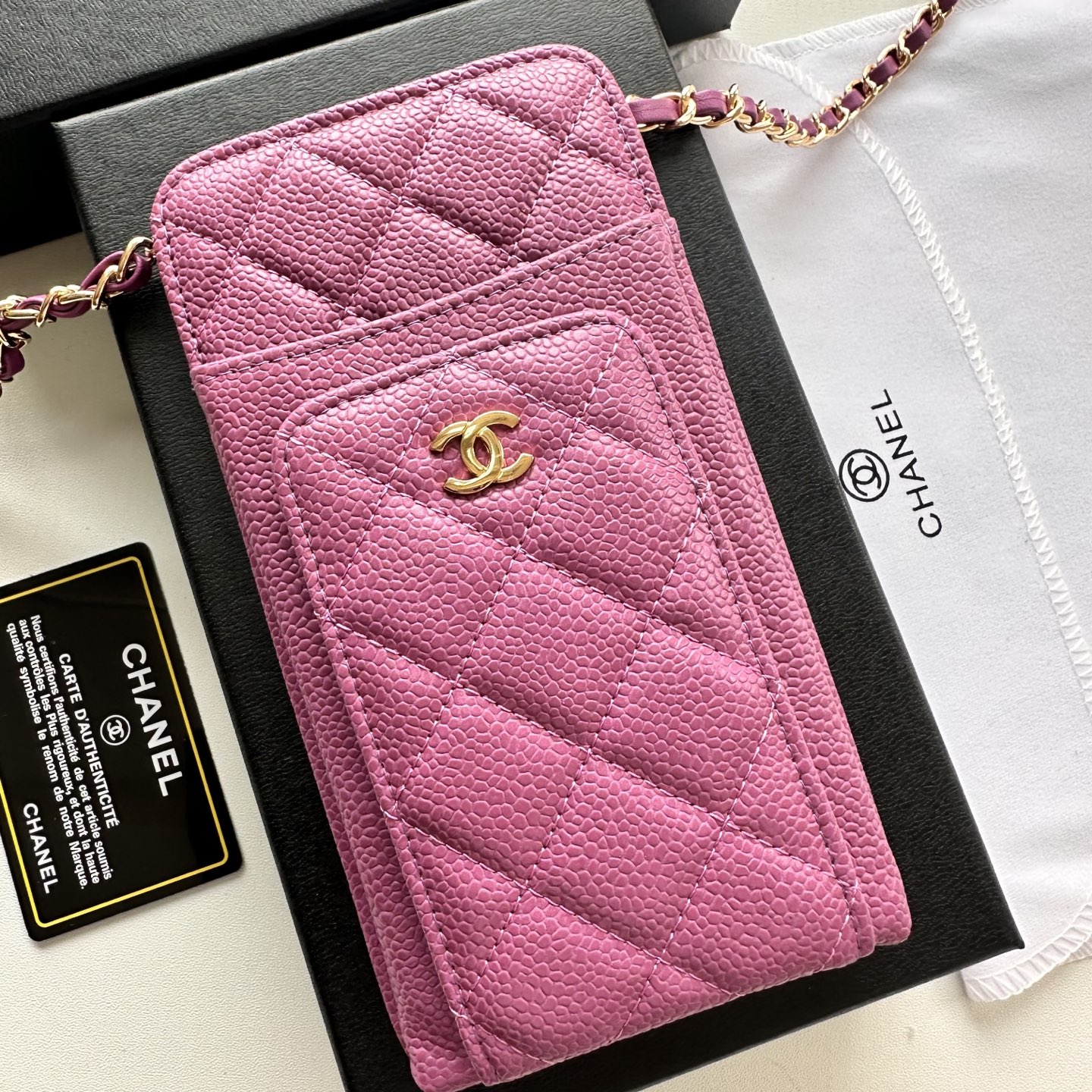 CHANEL 高仿女士菱格紋手機斜背包 粉色金鍊 氣質小包設計｜歐美奢侈品精品推薦