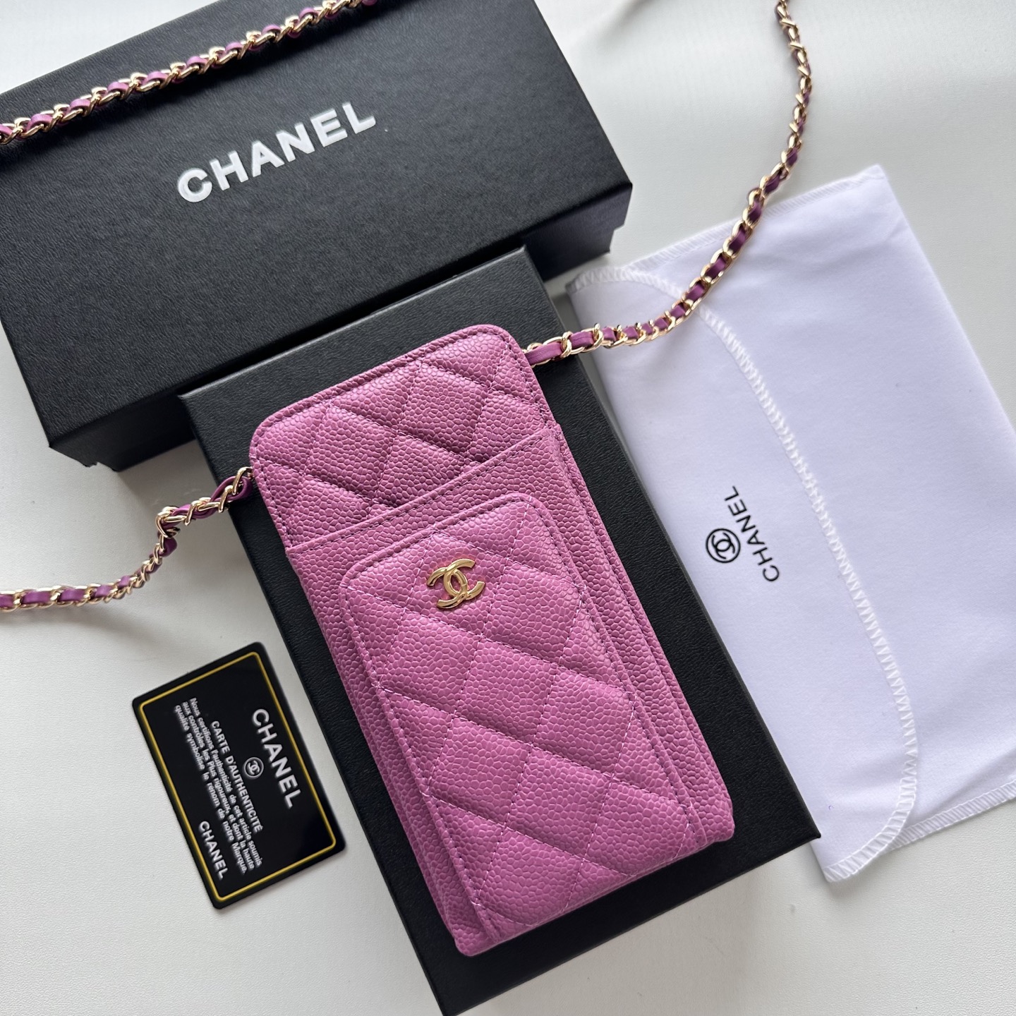 CHANEL 高仿女士菱格紋手機斜背包 粉色金鍊 氣質小包設計｜歐美奢侈品精品推薦