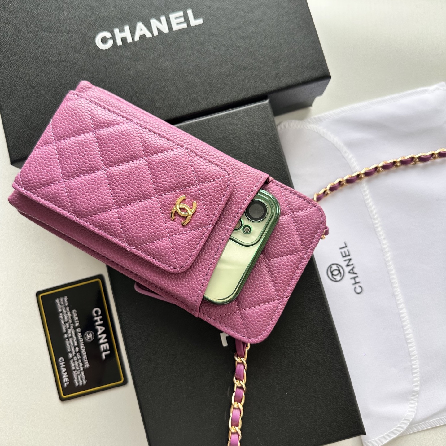 CHANEL 高仿女士菱格紋手機斜背包 粉色金鍊 氣質小包設計｜歐美奢侈品精品推薦
