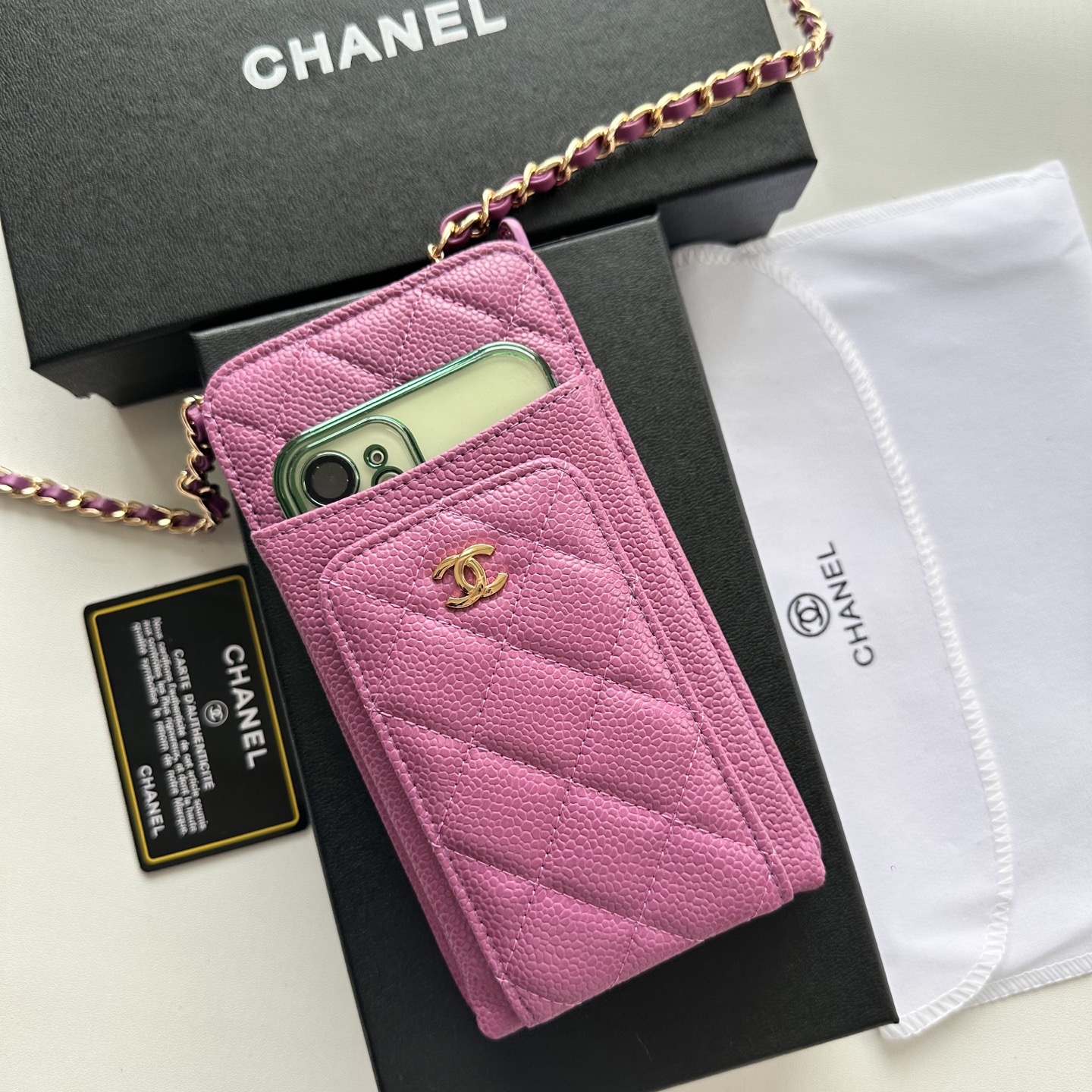 CHANEL 高仿女士菱格紋手機斜背包 粉色金鍊 氣質小包設計｜歐美奢侈品精品推薦