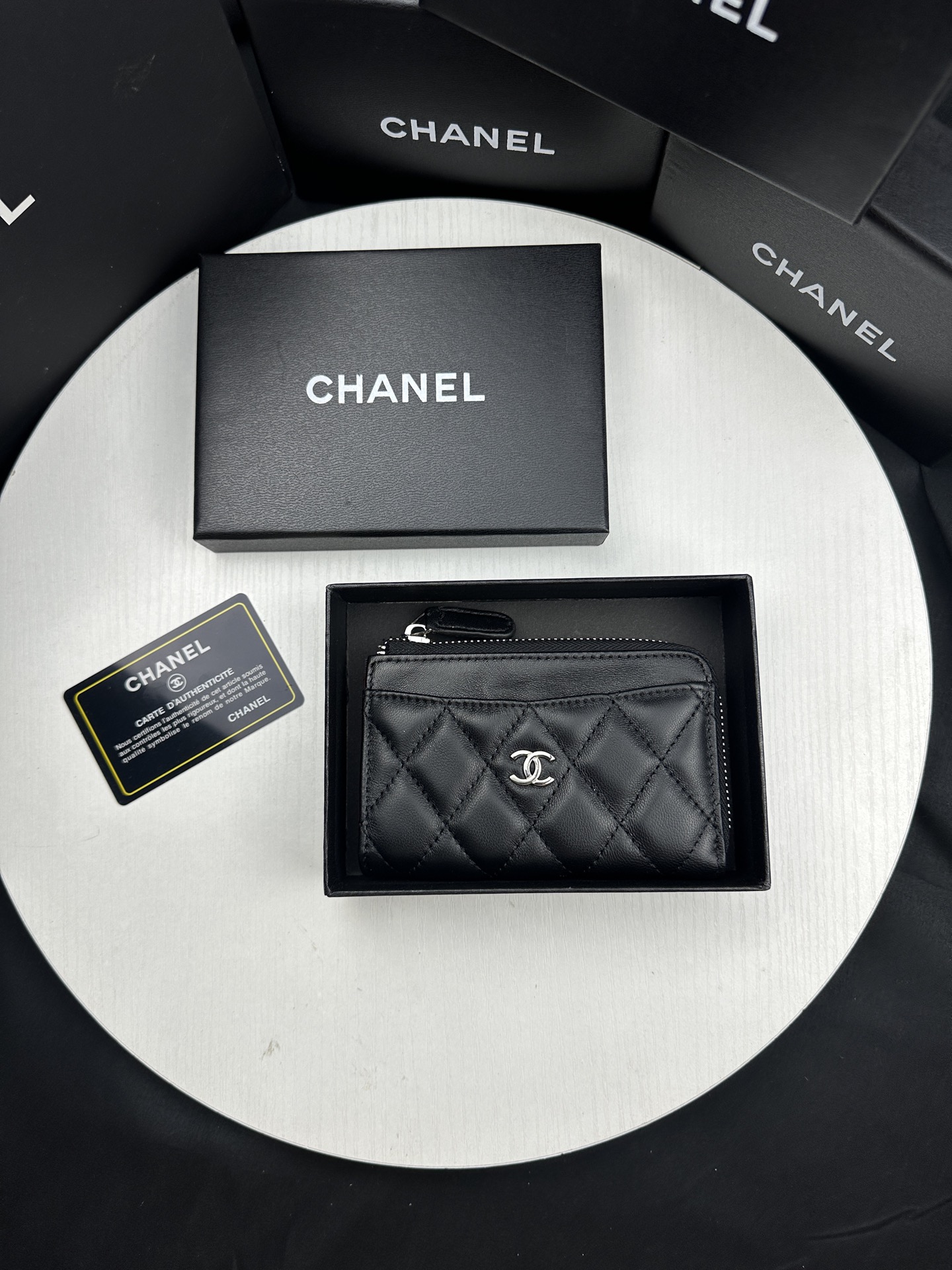 CHANEL 精品仿製黑色卡夾 簡約菱格紋 銀色Logo 拉鍊設計