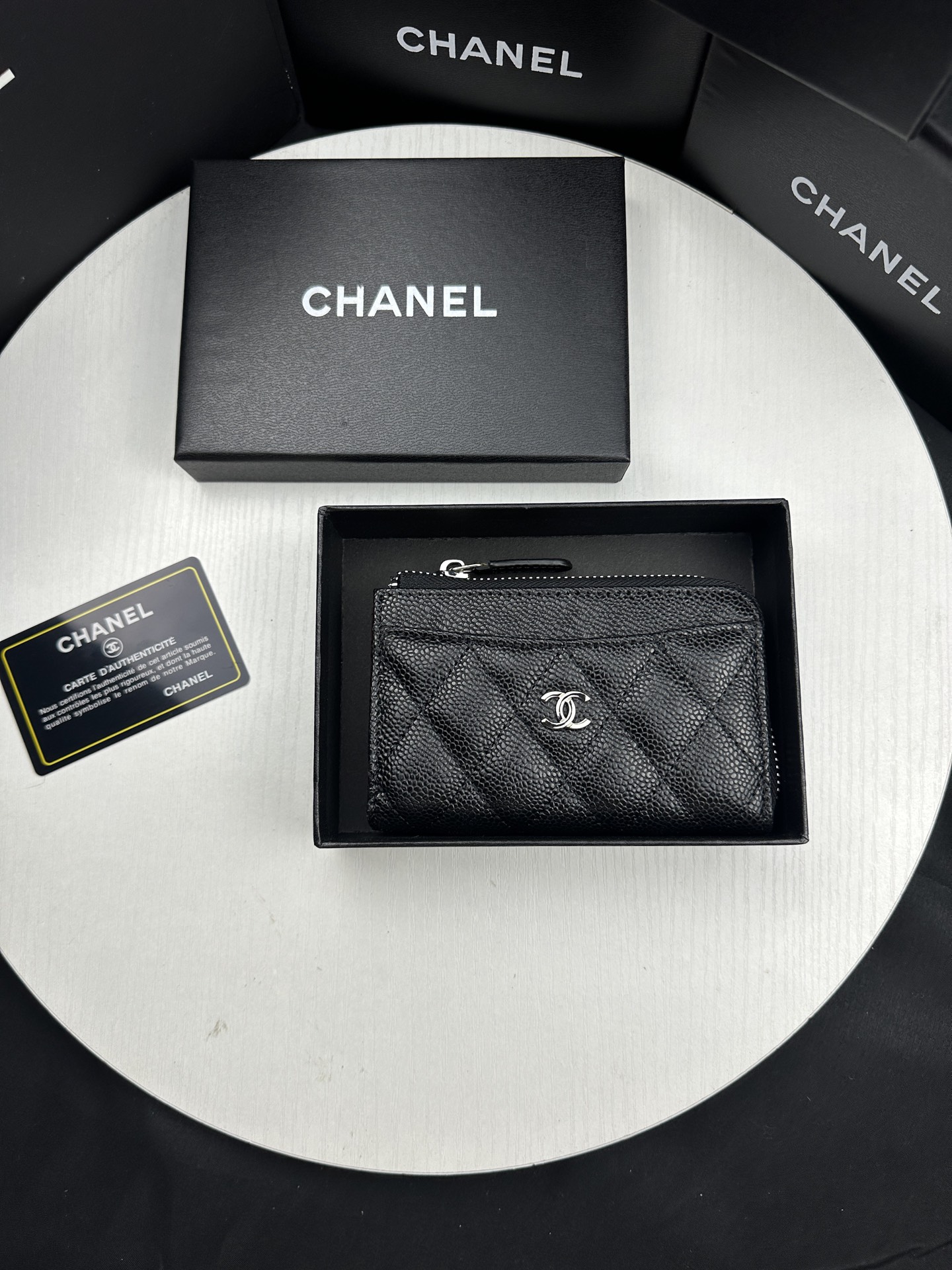 CHANEL 原單黑色卡夾 銀LOGO設計 荔枝紋皮革質感輕巧款｜歐美奢侈品精品推薦