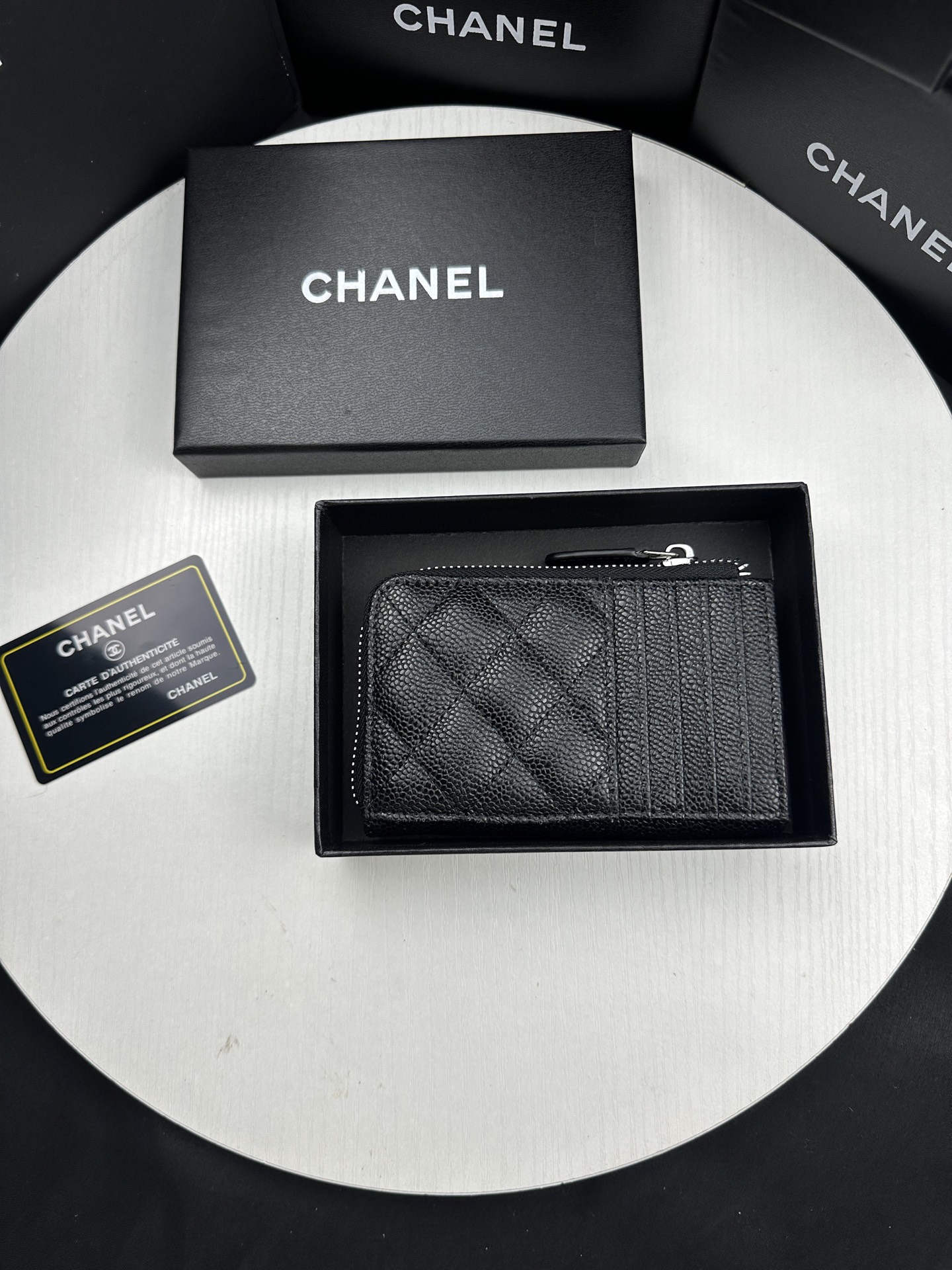 CHANEL 原單黑色卡夾 銀LOGO設計 荔枝紋皮革質感輕巧款｜歐美奢侈品精品推薦