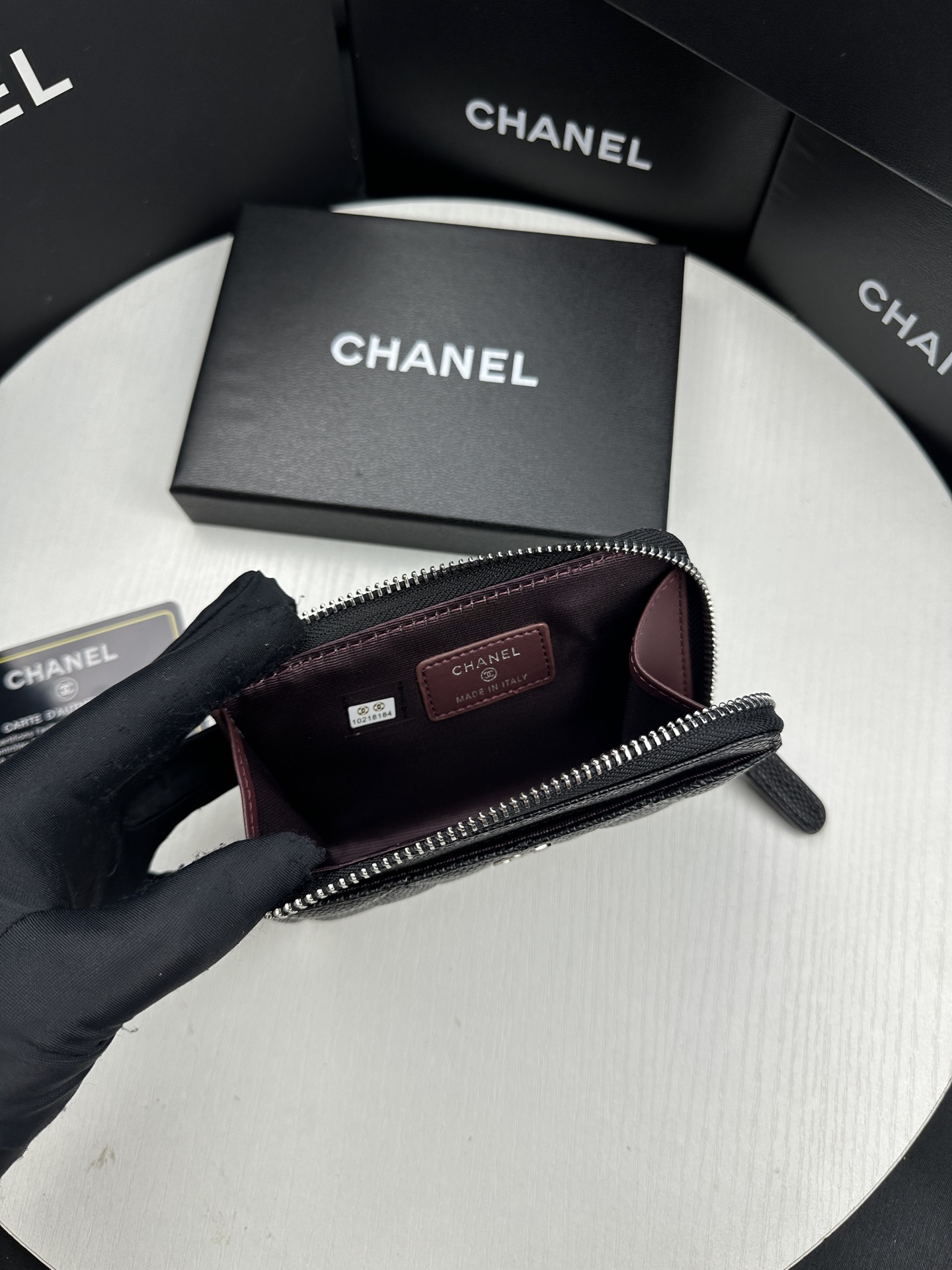 CHANEL 原單黑色卡夾 銀LOGO設計 荔枝紋皮革質感輕巧款｜歐美奢侈品精品推薦