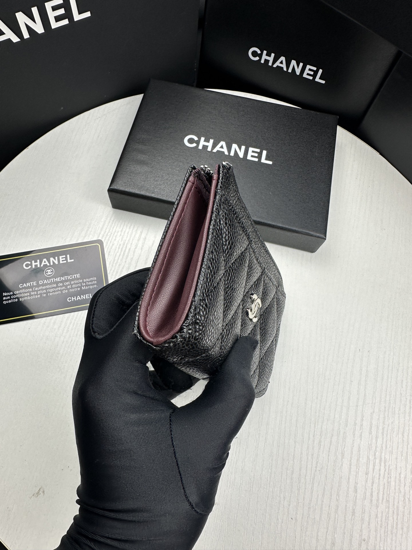 CHANEL 原單黑色卡夾 銀LOGO設計 荔枝紋皮革質感輕巧款｜歐美奢侈品精品推薦