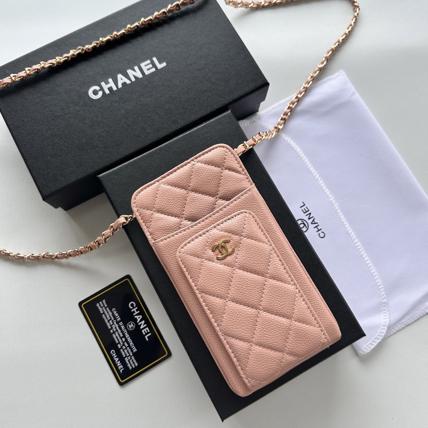 CHANEL 高仿手機斜背包 女士款 粉膚色菱格紋 金鍊設計｜歐美奢侈品精品推薦