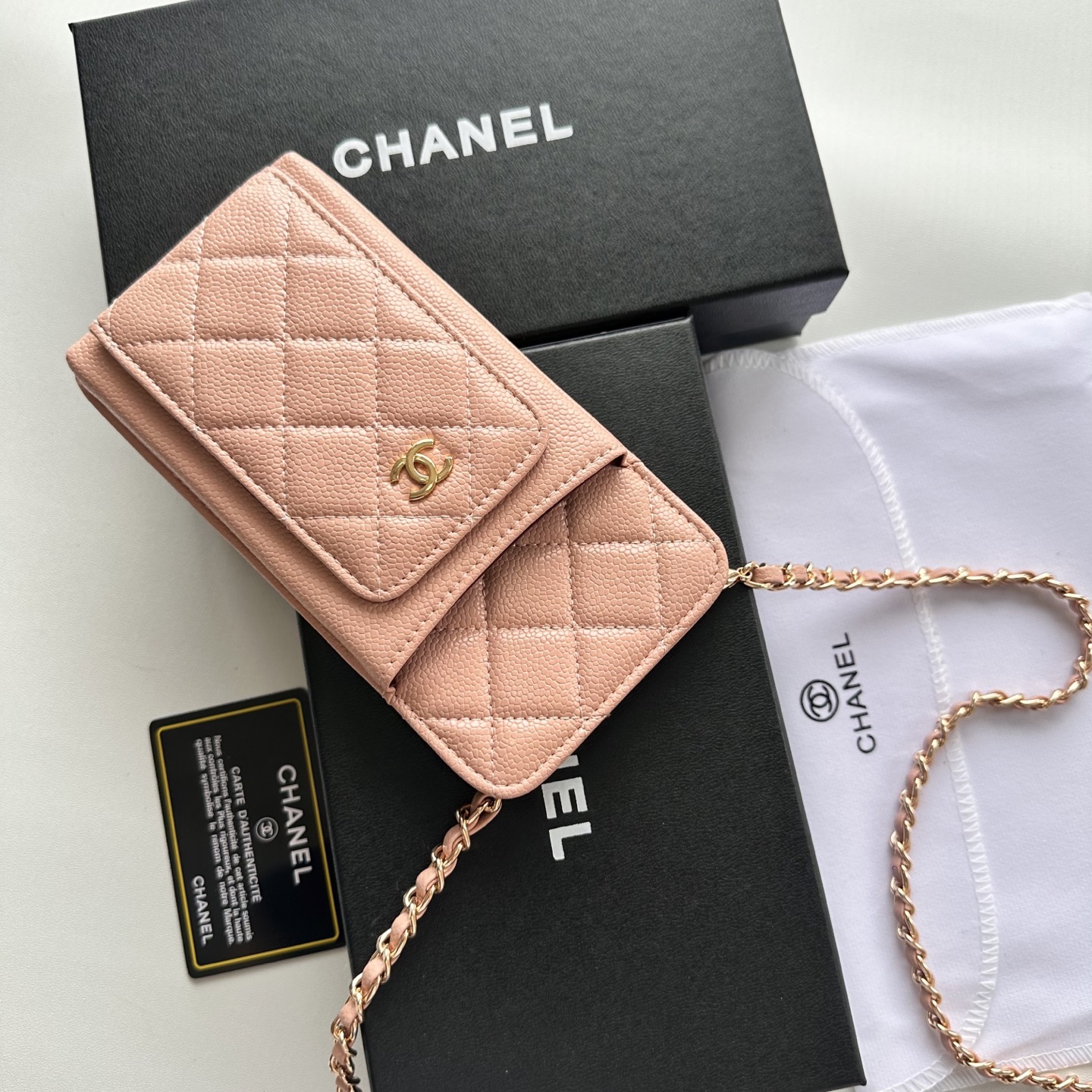 CHANEL 高仿手機斜背包 女士款 粉膚色菱格紋 金鍊設計｜歐美奢侈品精品推薦