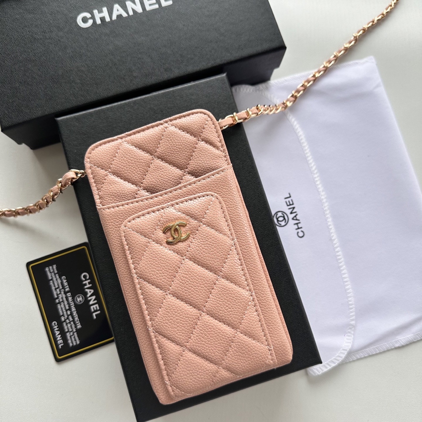 CHANEL 高仿手機斜背包 女士款 粉膚色菱格紋 金鍊設計｜歐美奢侈品精品推薦