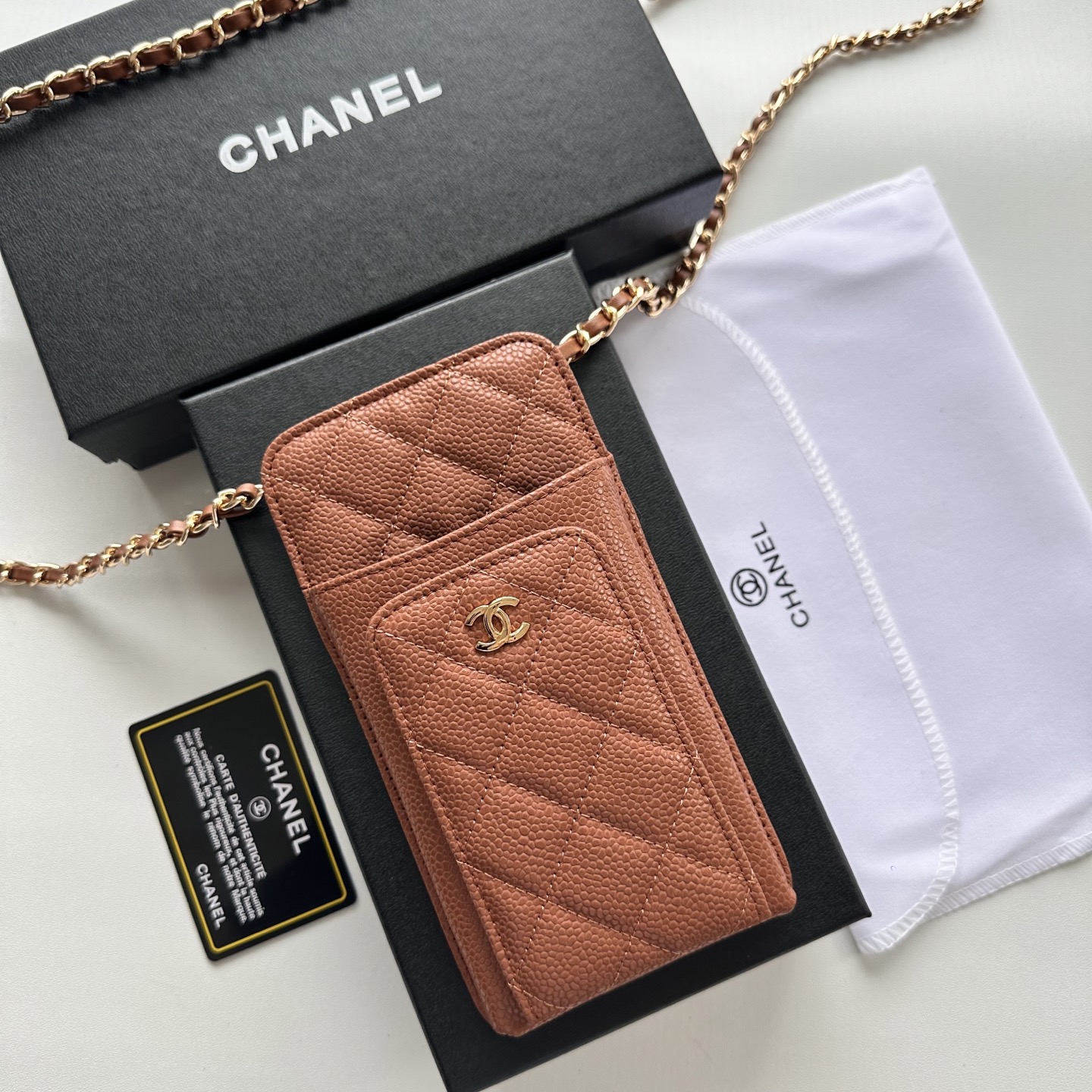 CHANEL A貨手機斜背包 女士焦糖棕色精品復刻款 金鍊菱格設計