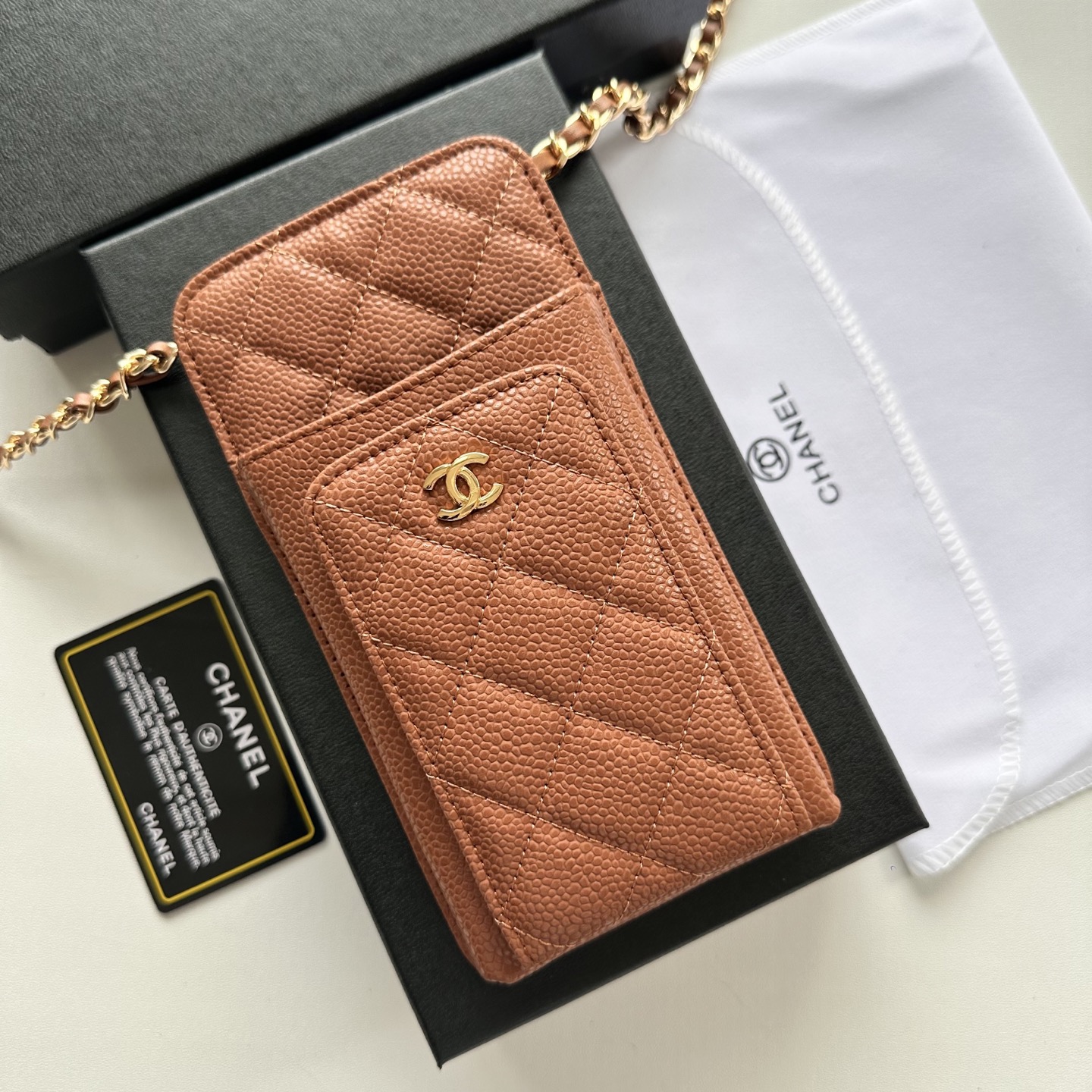 CHANEL A貨手機斜背包 女士焦糖棕色精品復刻款 金鍊菱格設計｜歐美奢侈品精品推薦