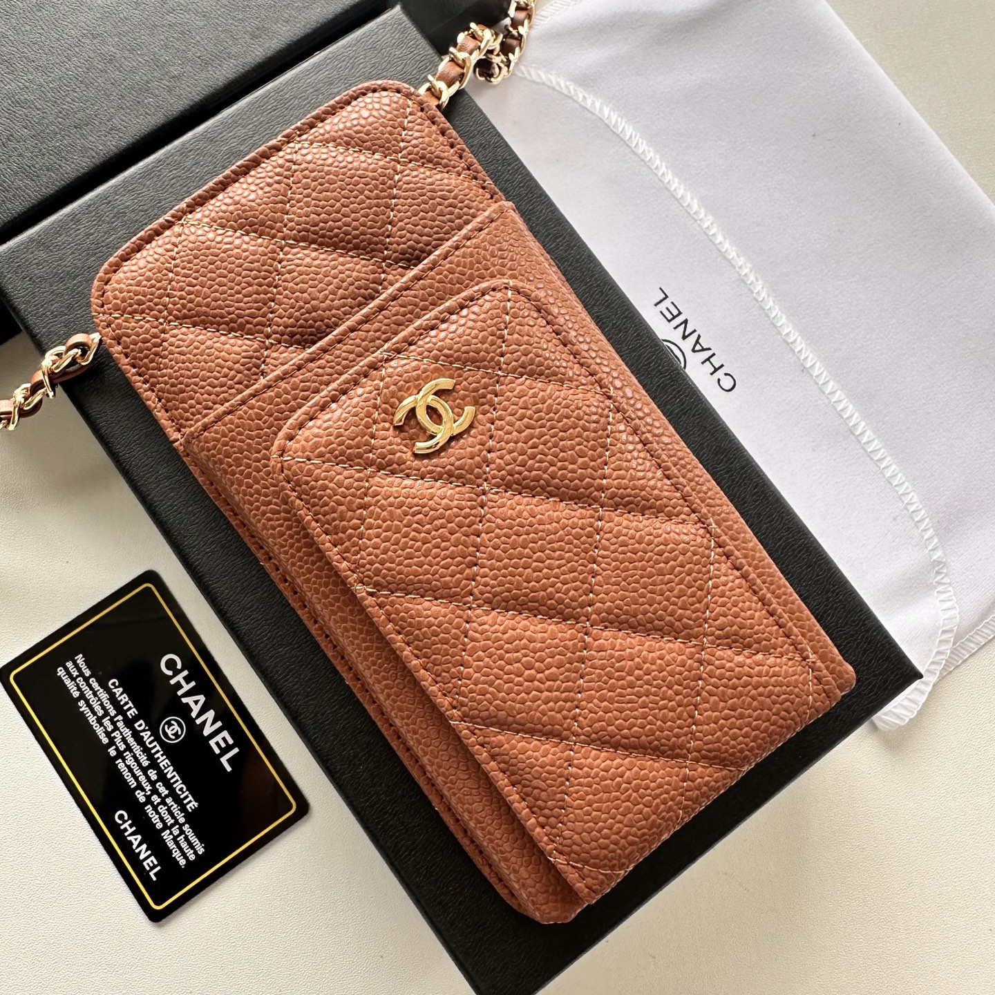 CHANEL A貨手機斜背包 女士焦糖棕色精品復刻款 金鍊菱格設計｜歐美奢侈品精品推薦