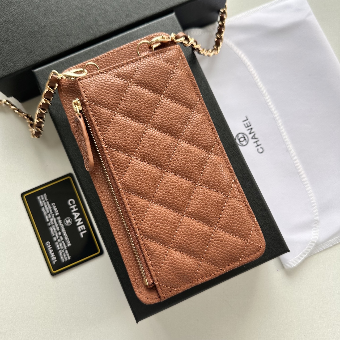 CHANEL A貨手機斜背包 女士焦糖棕色精品復刻款 金鍊菱格設計｜歐美奢侈品精品推薦