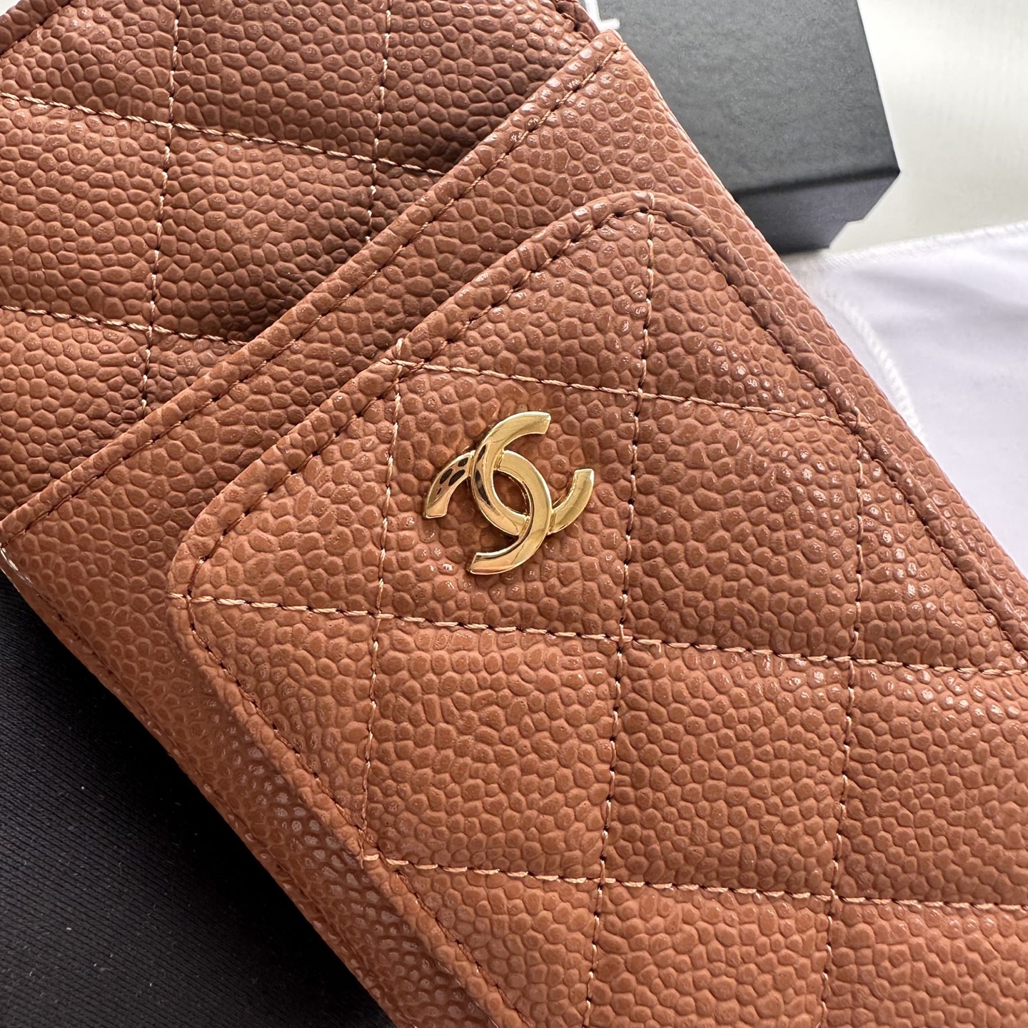 CHANEL A貨手機斜背包 女士焦糖棕色精品復刻款 金鍊菱格設計｜歐美奢侈品精品推薦