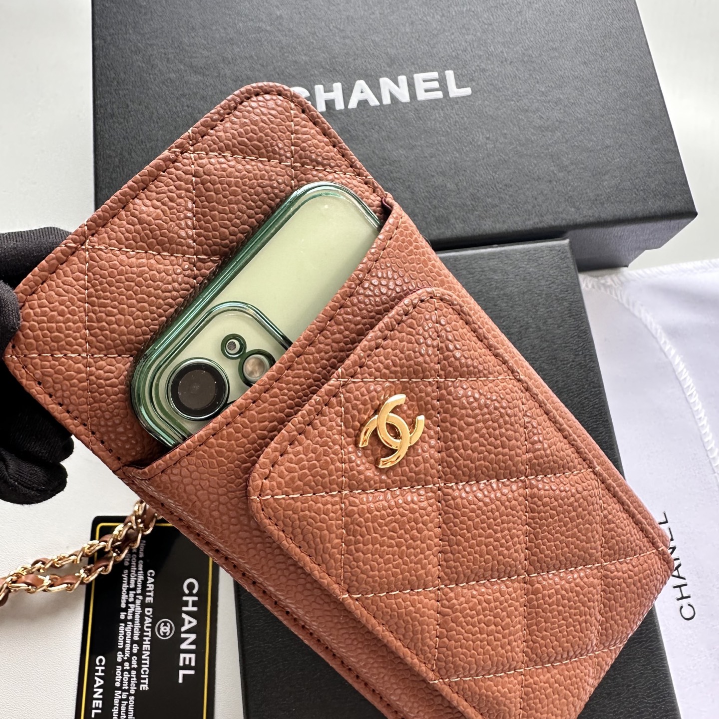 CHANEL A貨手機斜背包 女士焦糖棕色精品復刻款 金鍊菱格設計｜歐美奢侈品精品推薦