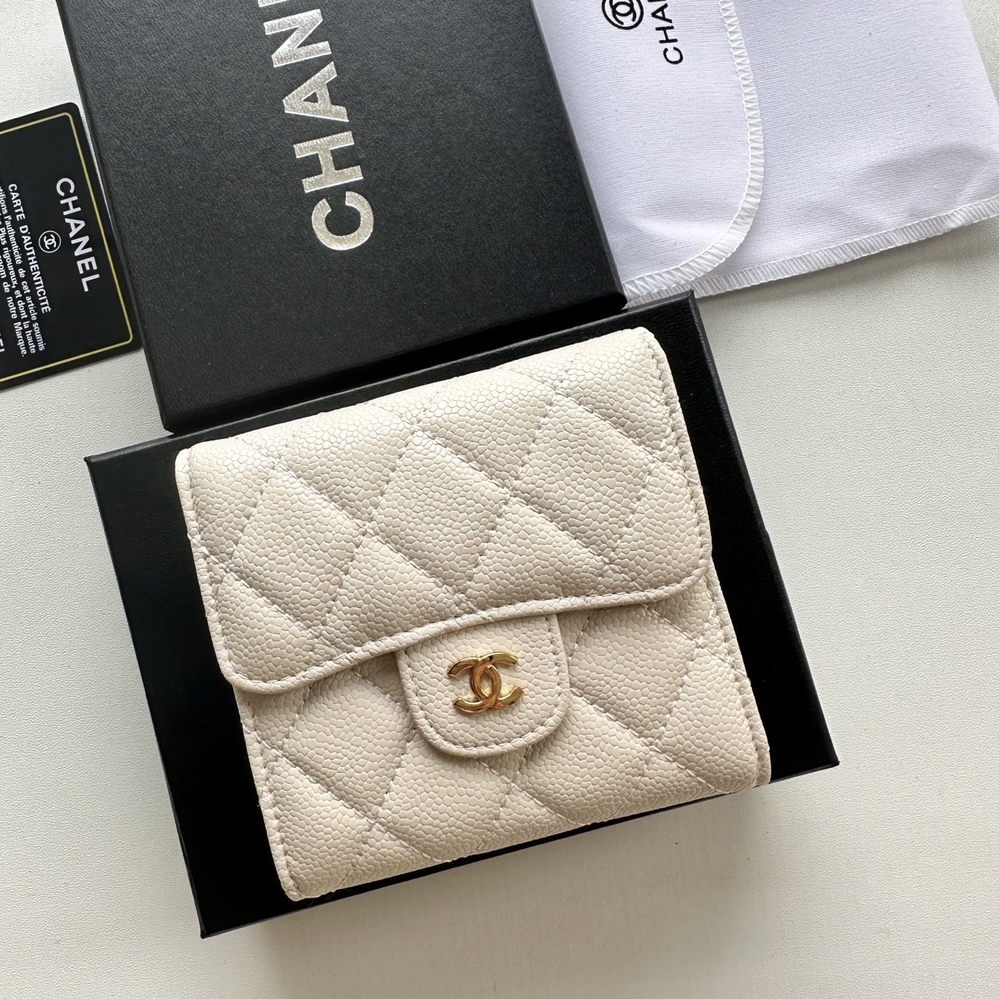 CHANEL 高仿米白色三折短夾 女士荔枝皮金LOGO 菱格設計百搭小夾